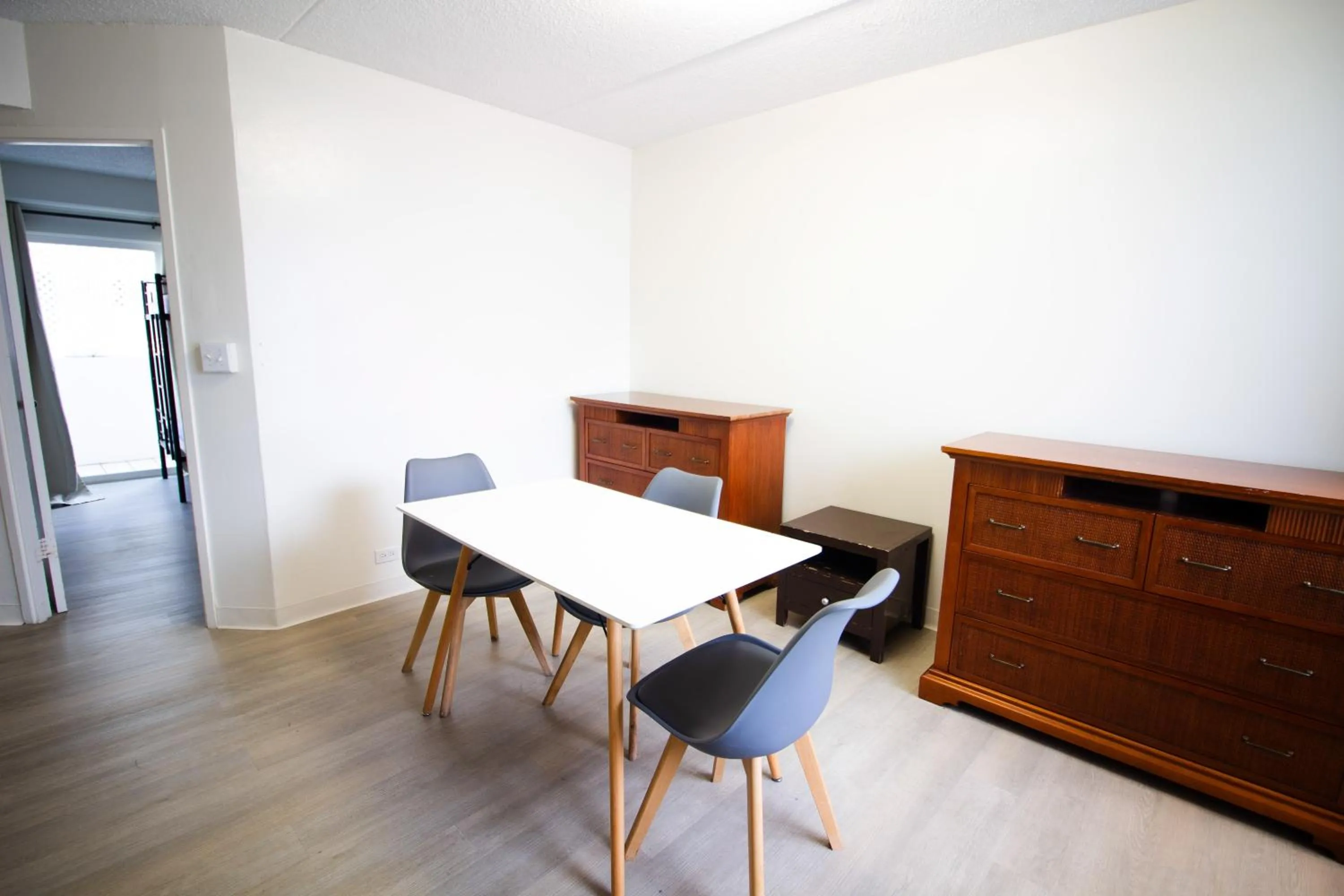 Waikiki Beachside Hostel