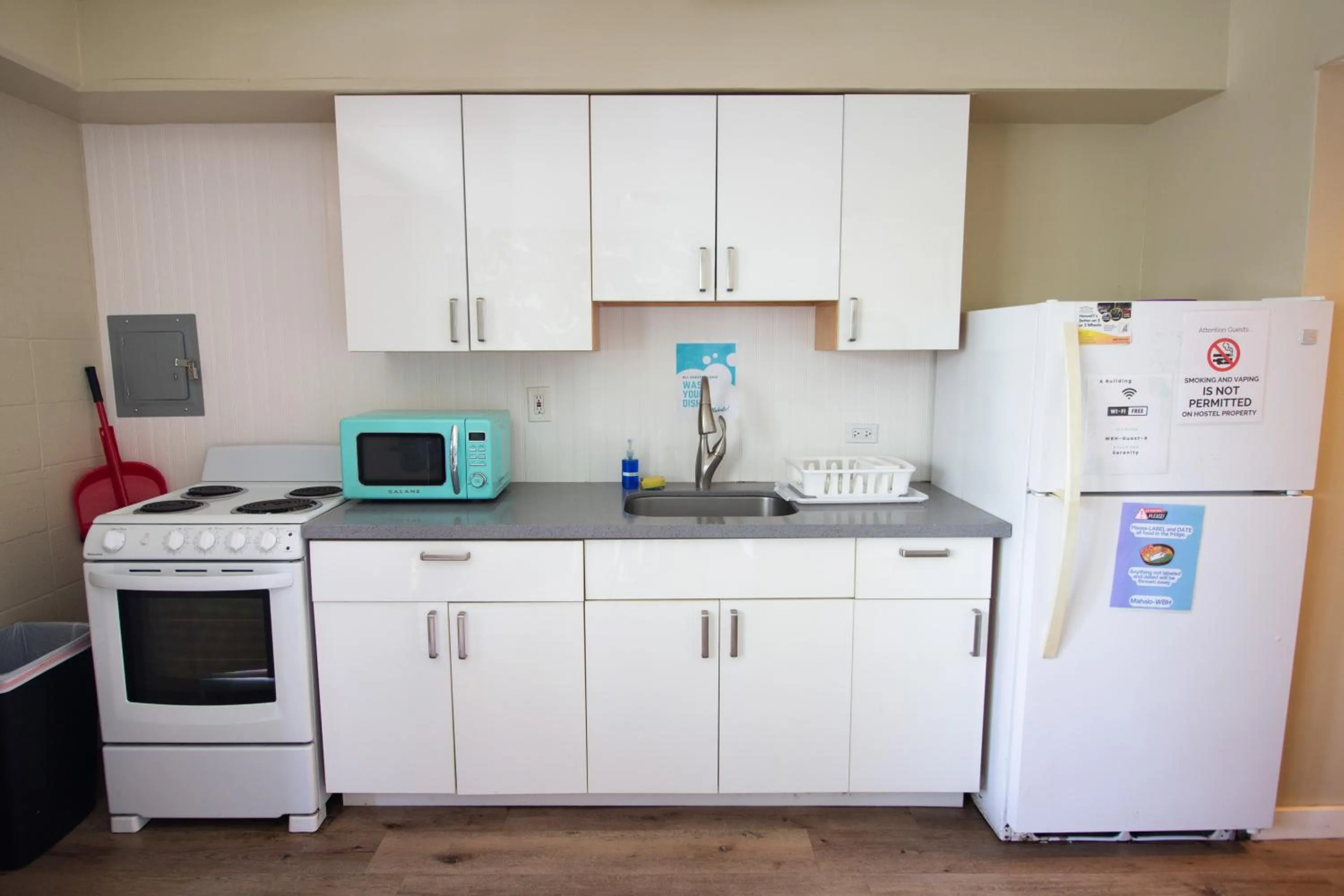 Waikiki Beachside Hostel