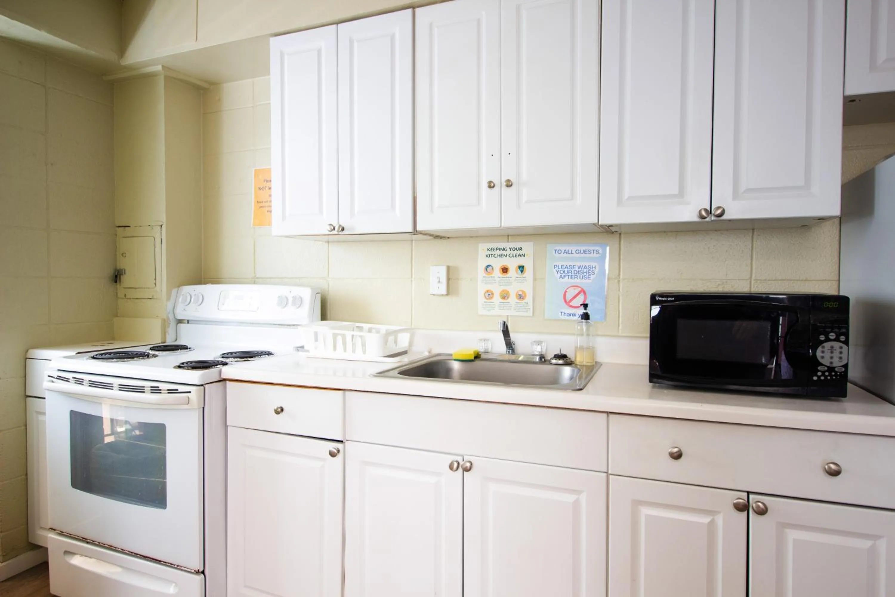 Waikiki Beachside Hostel