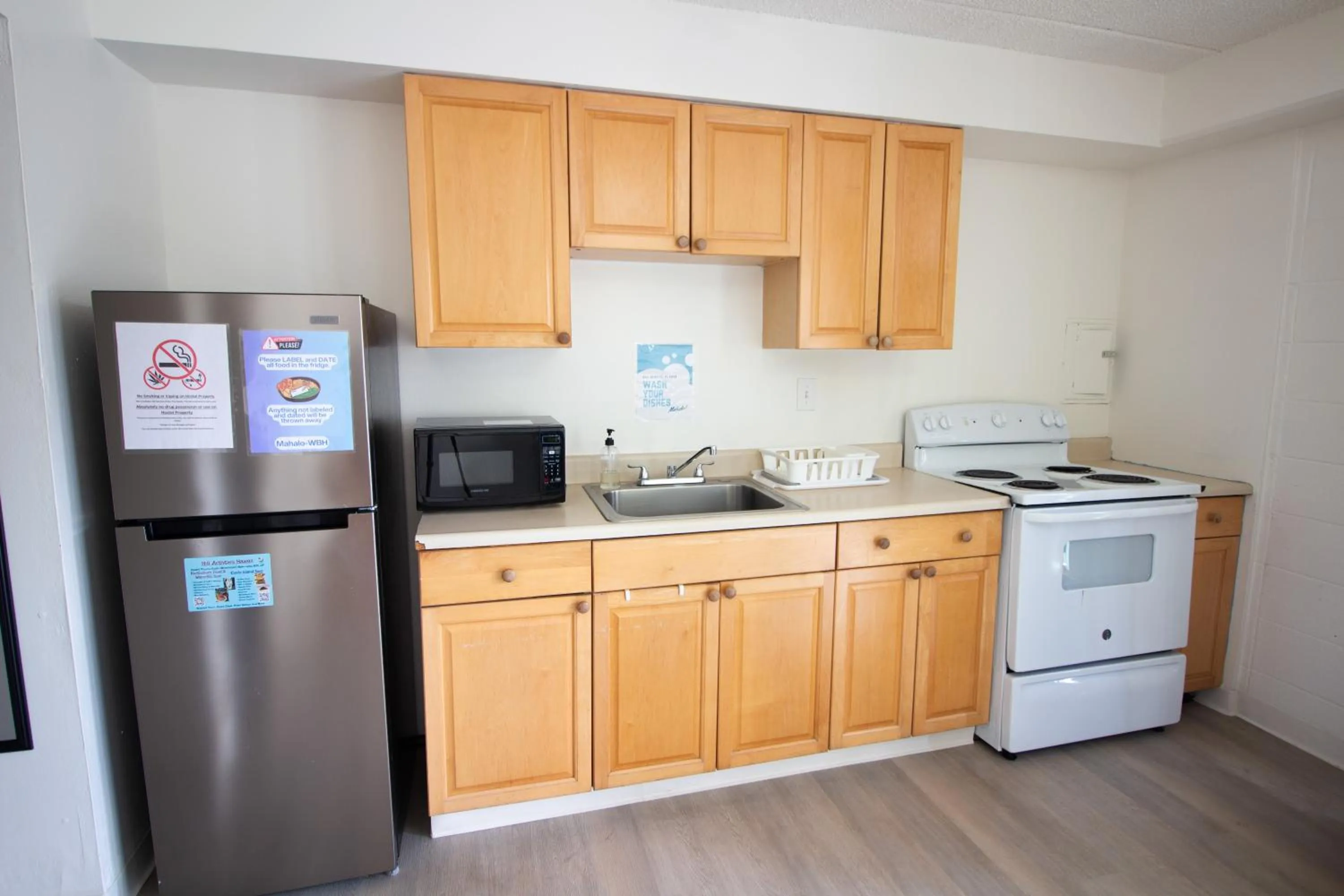 Waikiki Beachside Hostel