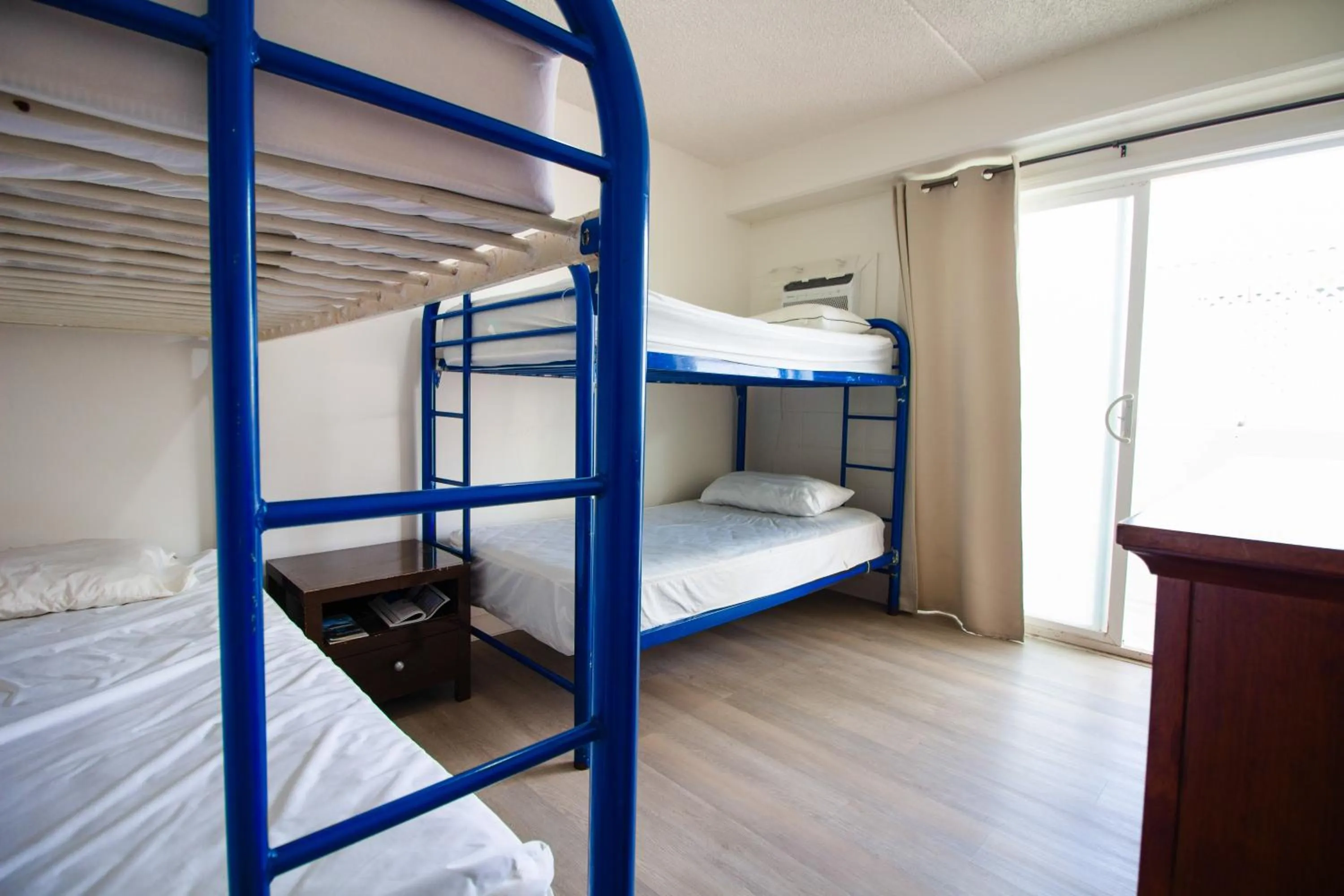 Bed in Waikiki Beachside Hostel