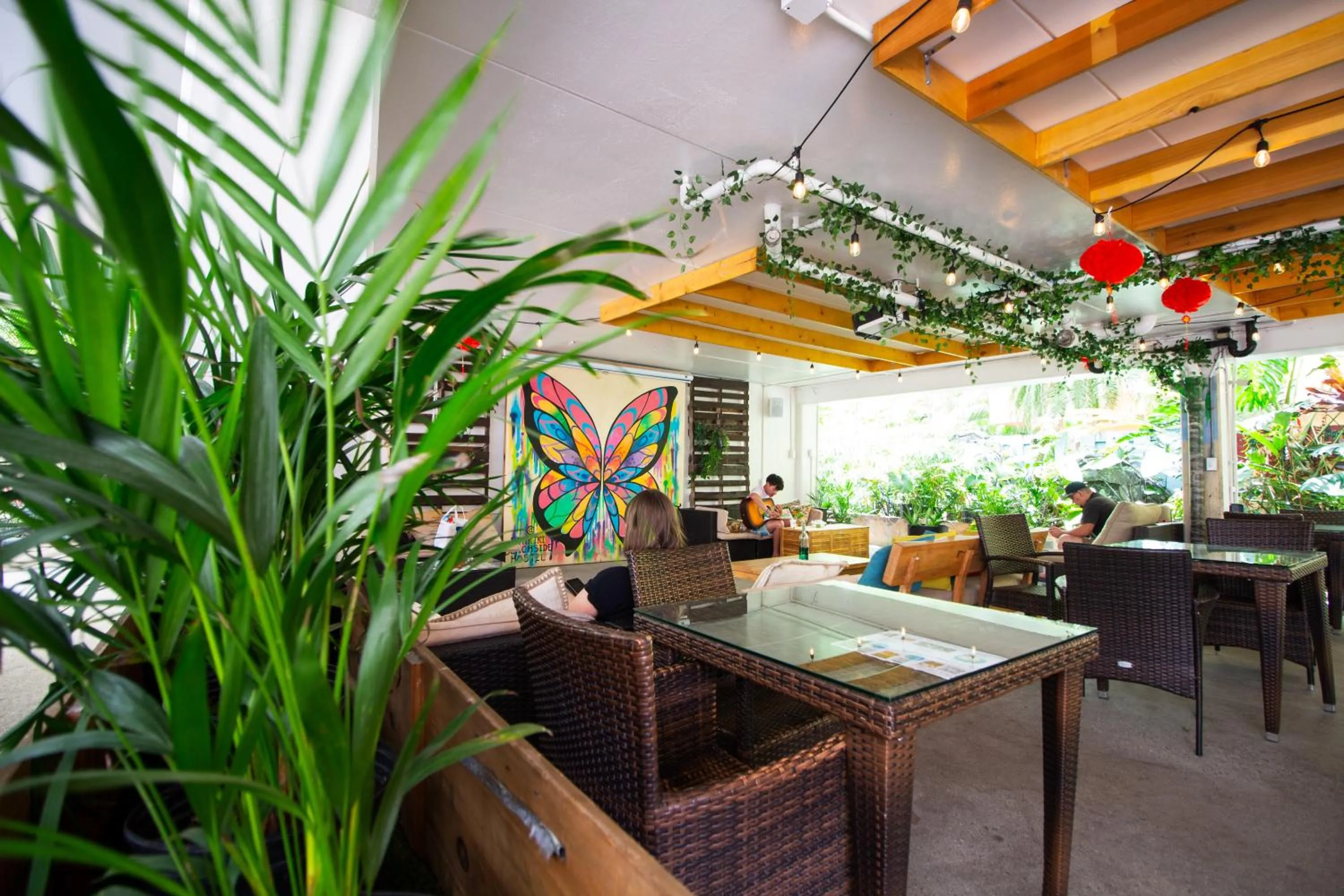 Lounge or bar in Waikiki Beachside Hostel