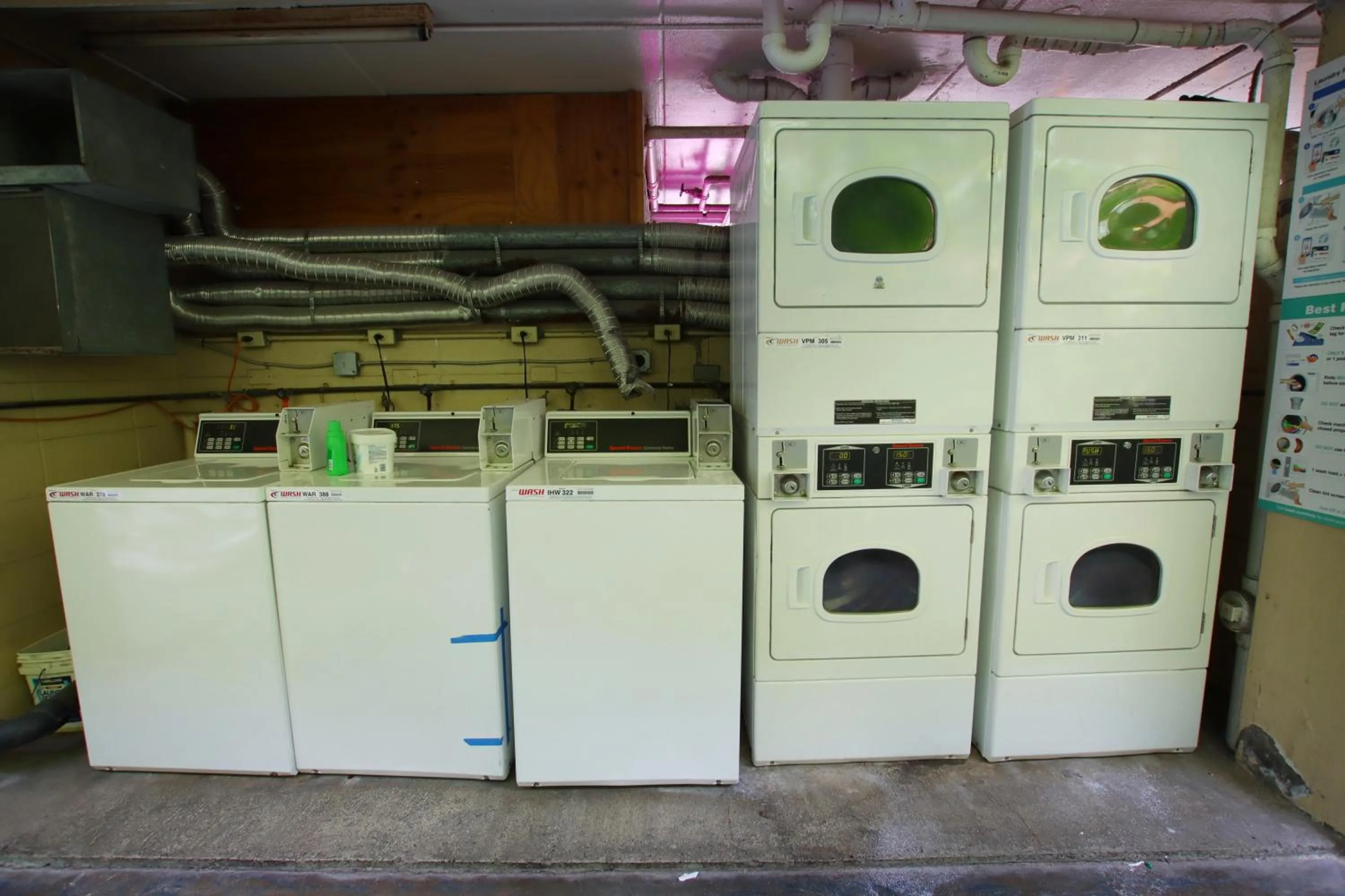 laundry in Waikiki Beachside Hostel