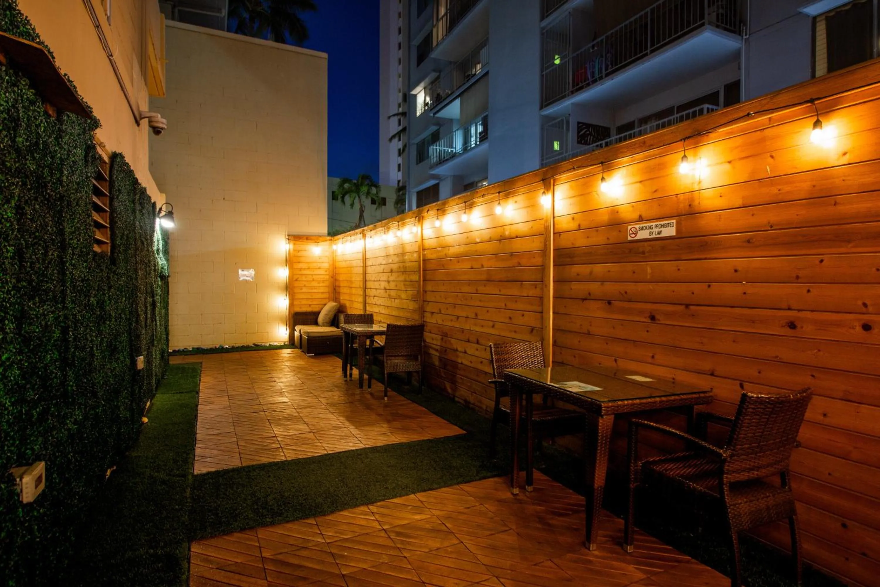 Waikiki Beachside Hostel