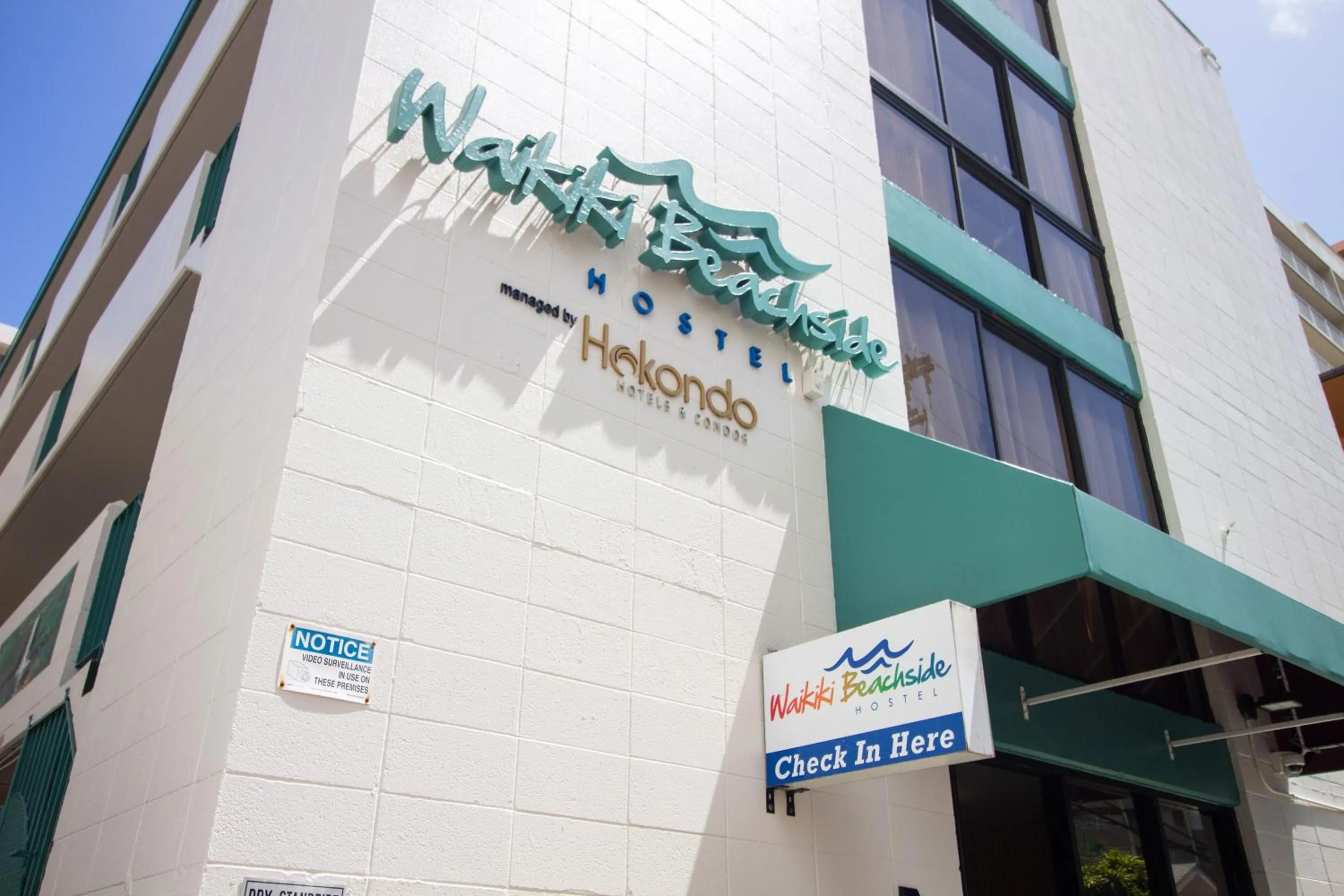 Property building in Waikiki Beachside Hostel
