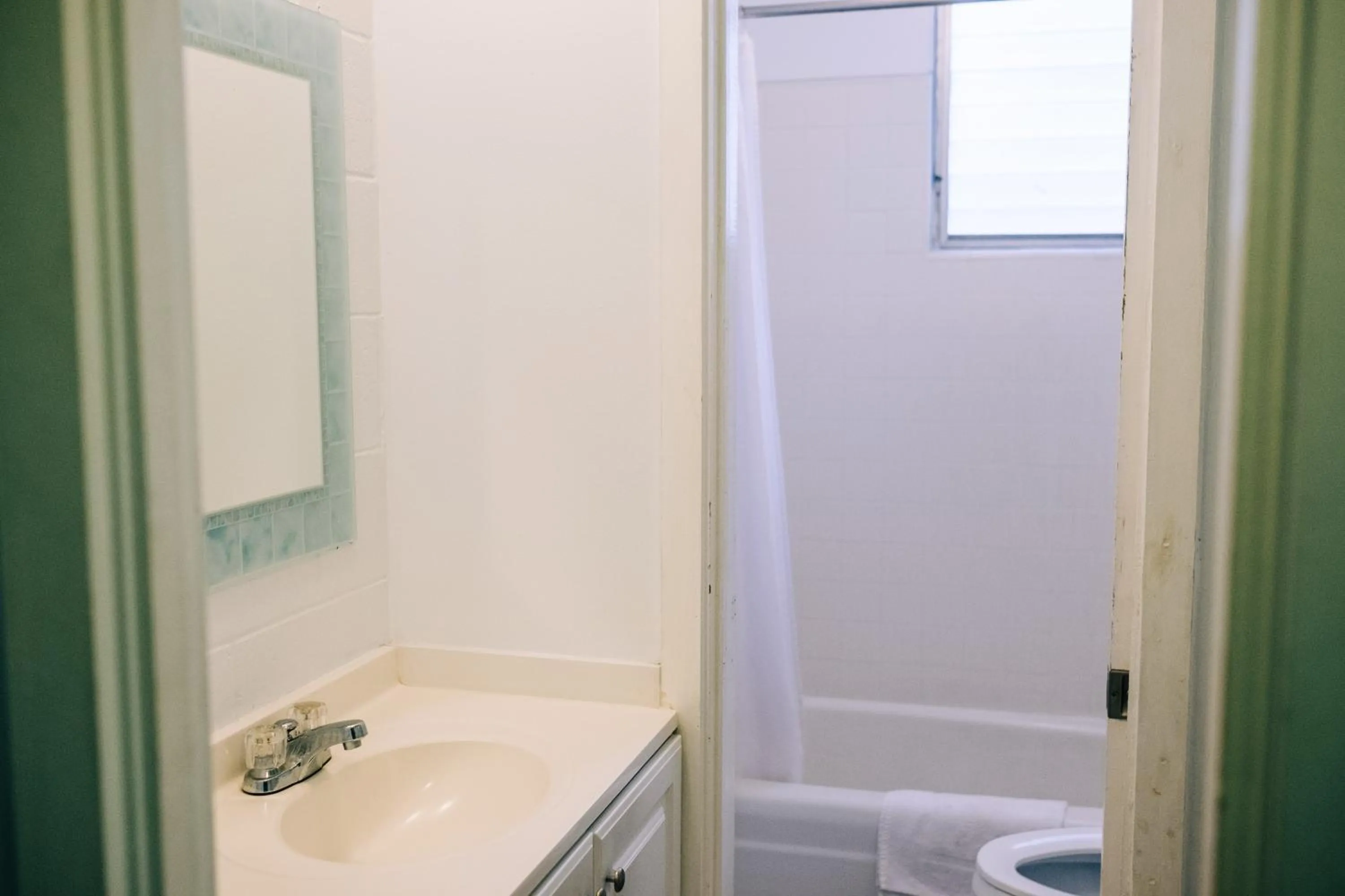Shower in Waikiki Beachside Hostel