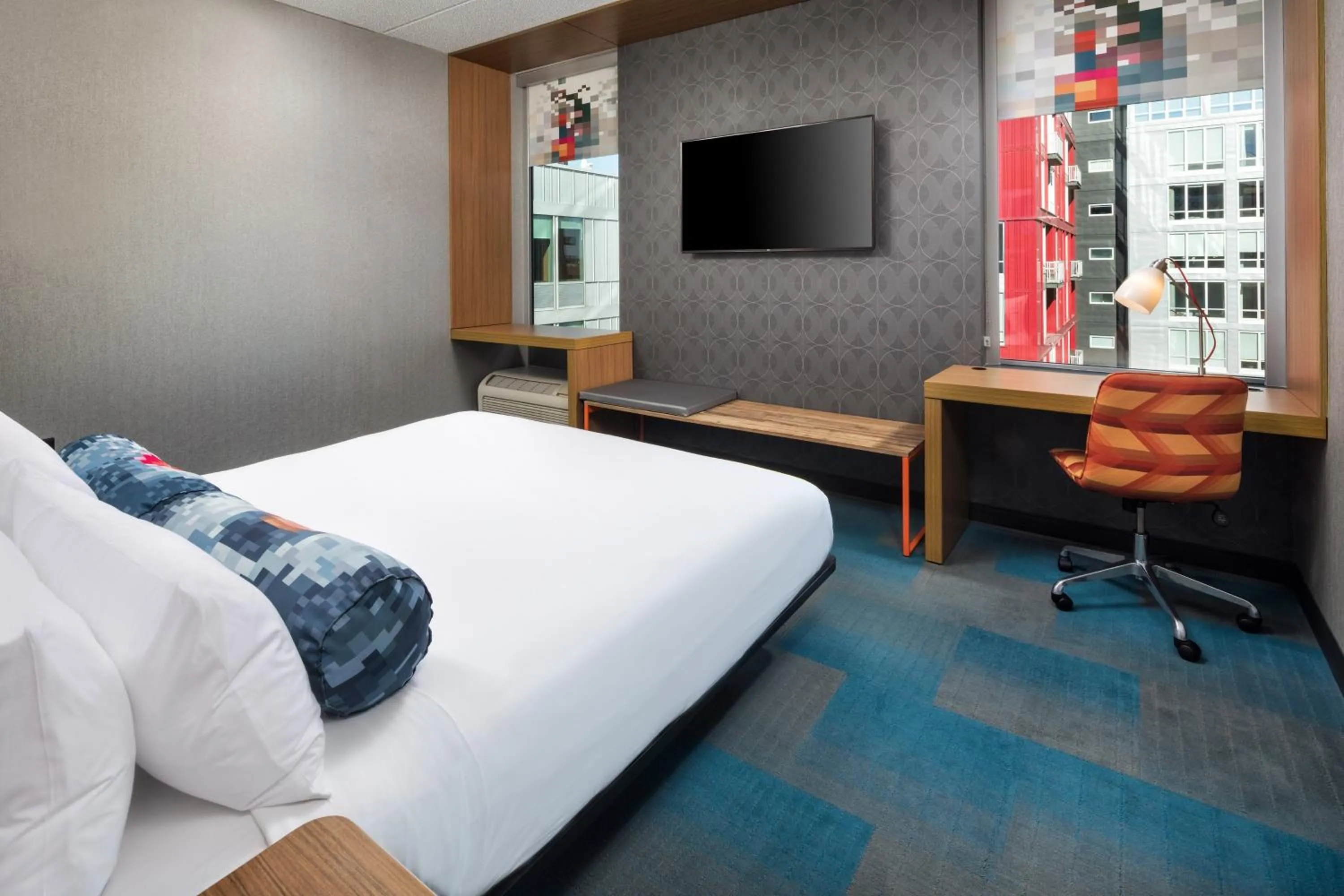 Photo of the whole room, Bed in Aloft Minneapolis