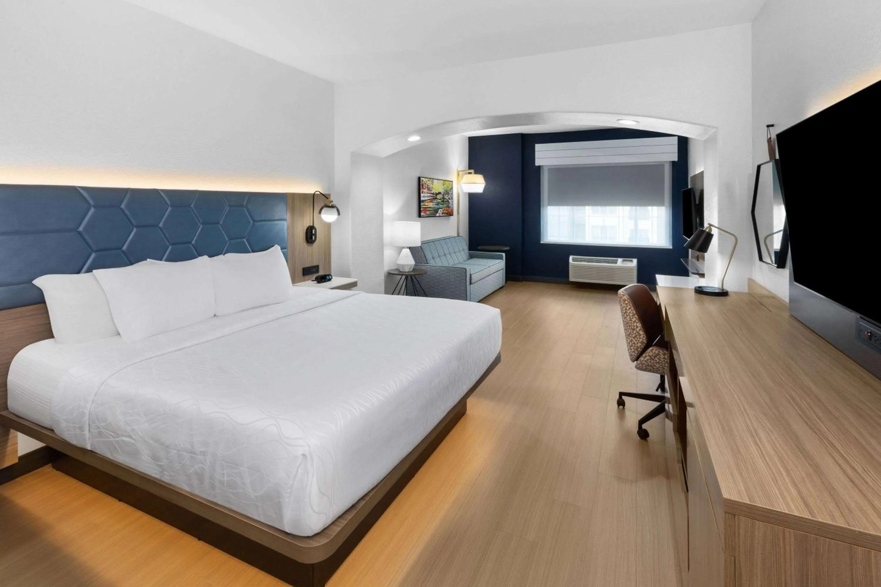 Photo of the whole room, Bed in La Quinta by Wyndham San Antonio Northwest