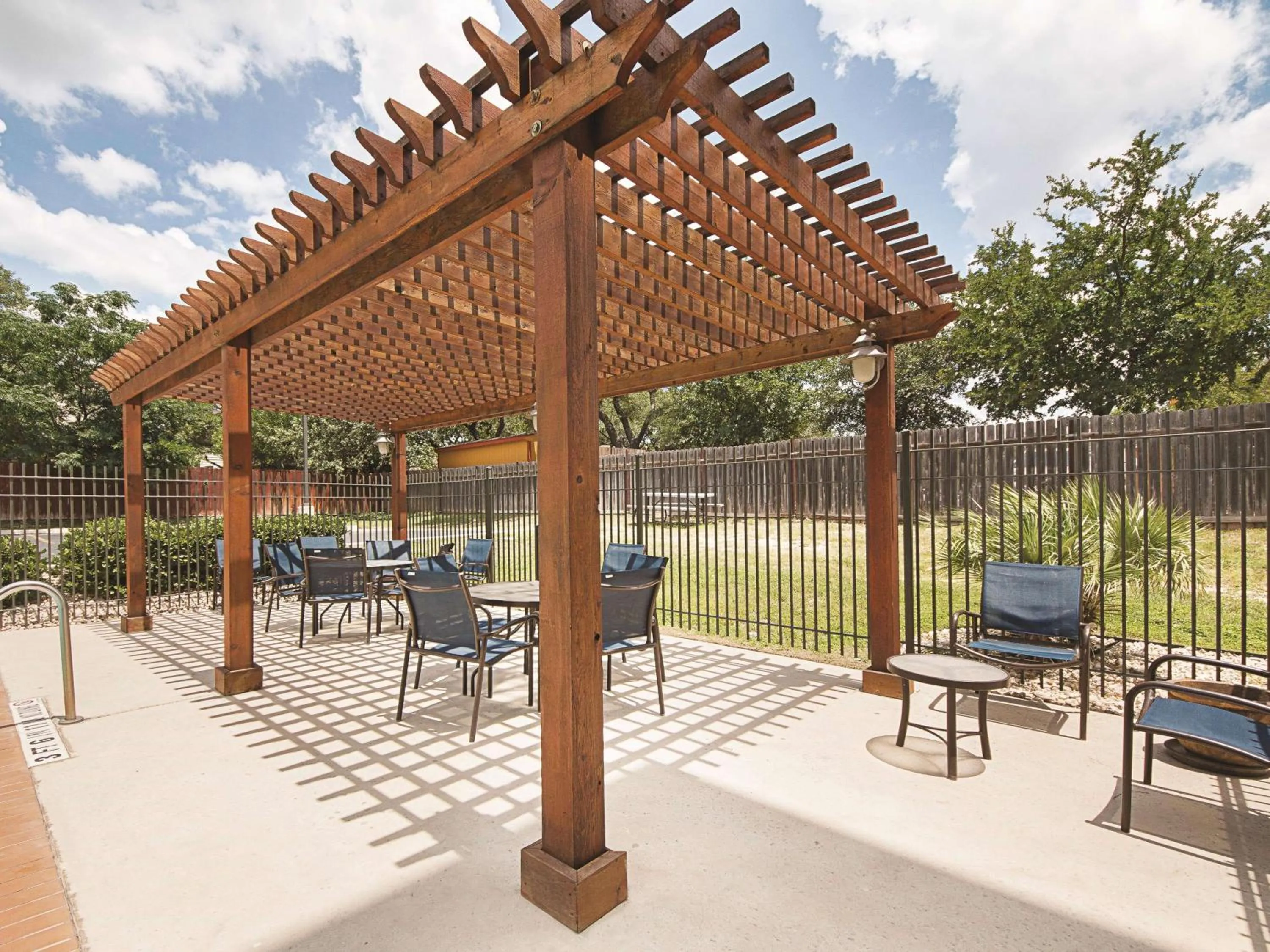 Pool view in La Quinta by Wyndham San Antonio Northwest