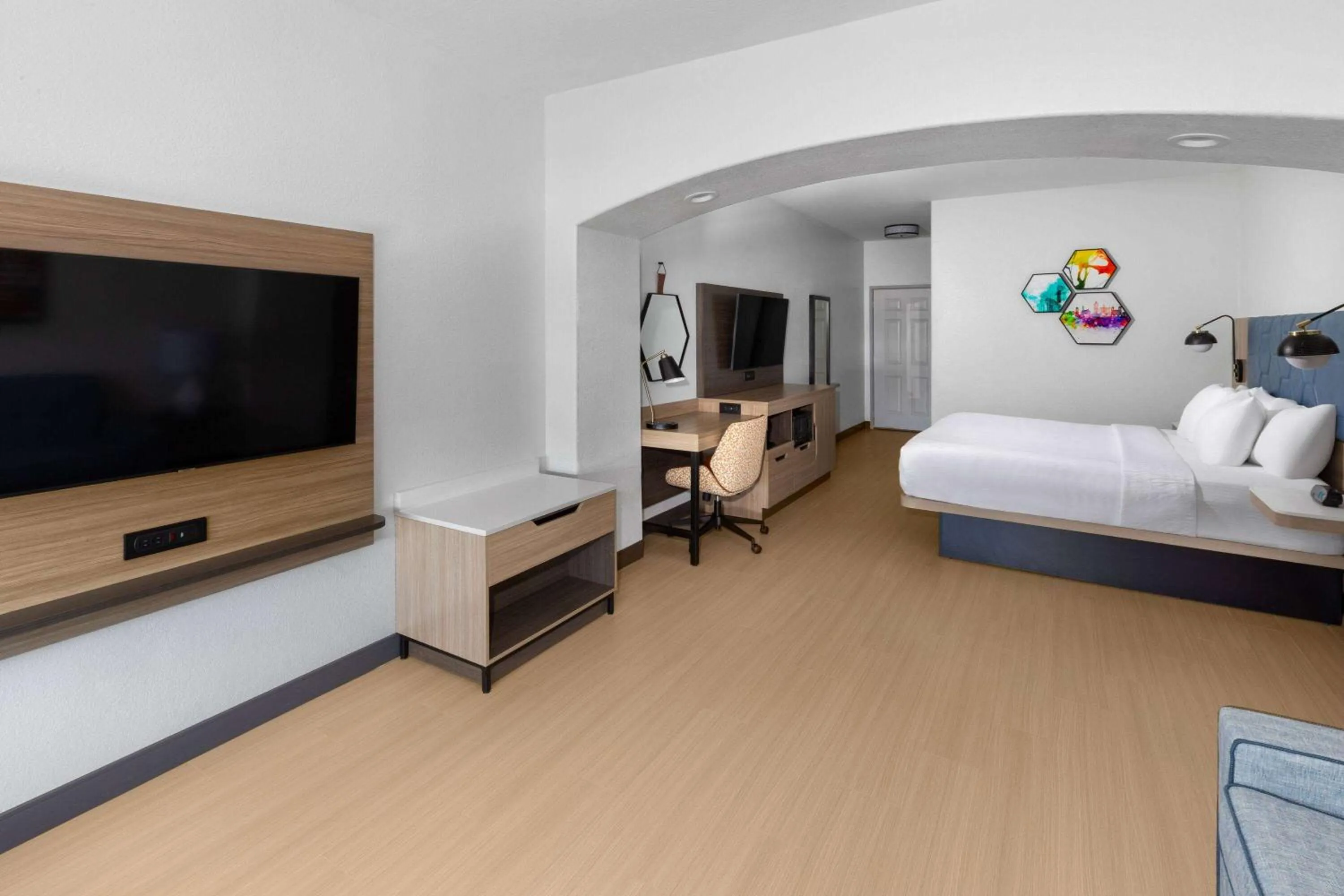 Photo of the whole room, Bed in La Quinta by Wyndham San Antonio Northwest