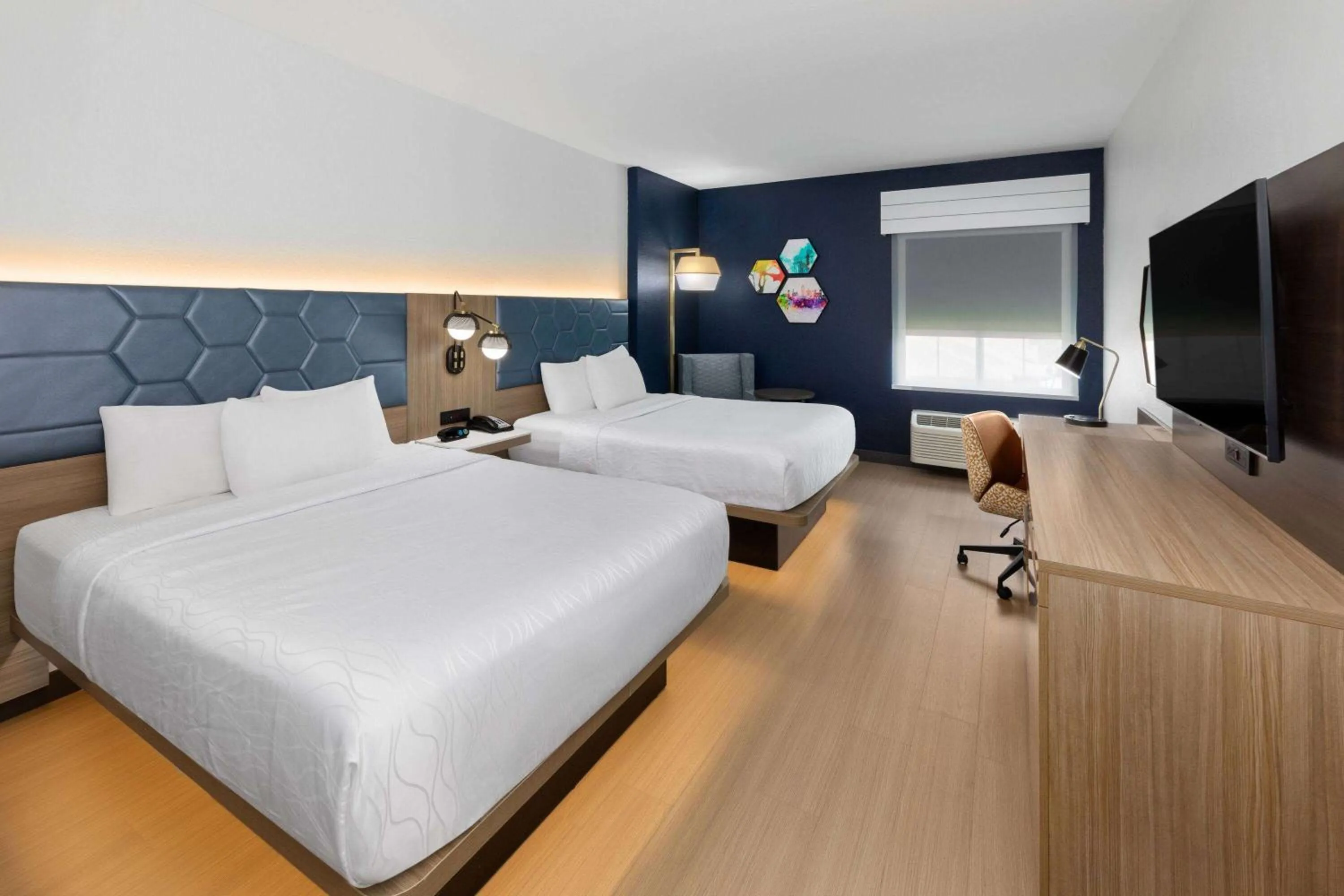 Photo of the whole room, Bed in La Quinta by Wyndham San Antonio Northwest