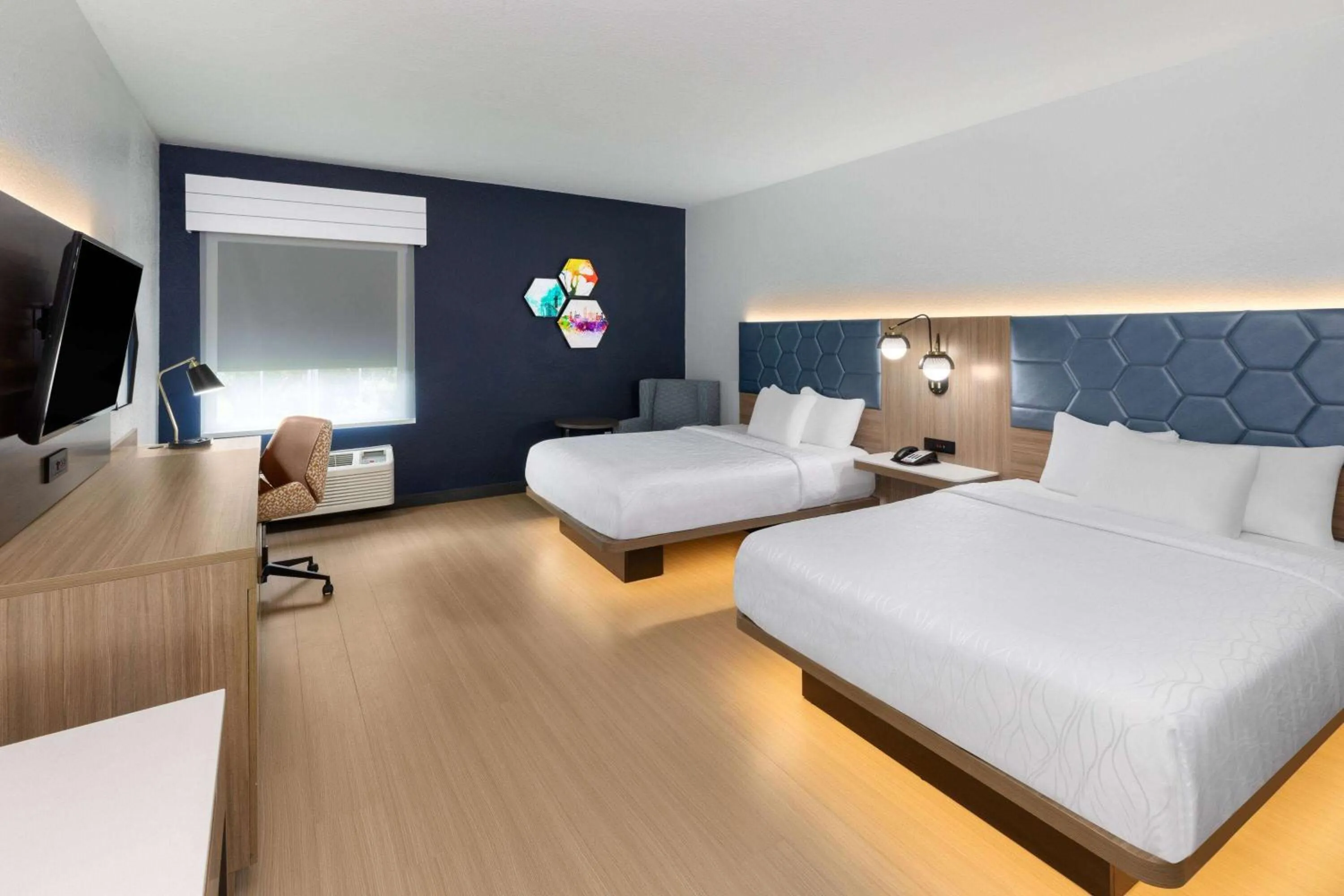 Photo of the whole room, Bed in La Quinta by Wyndham San Antonio Northwest