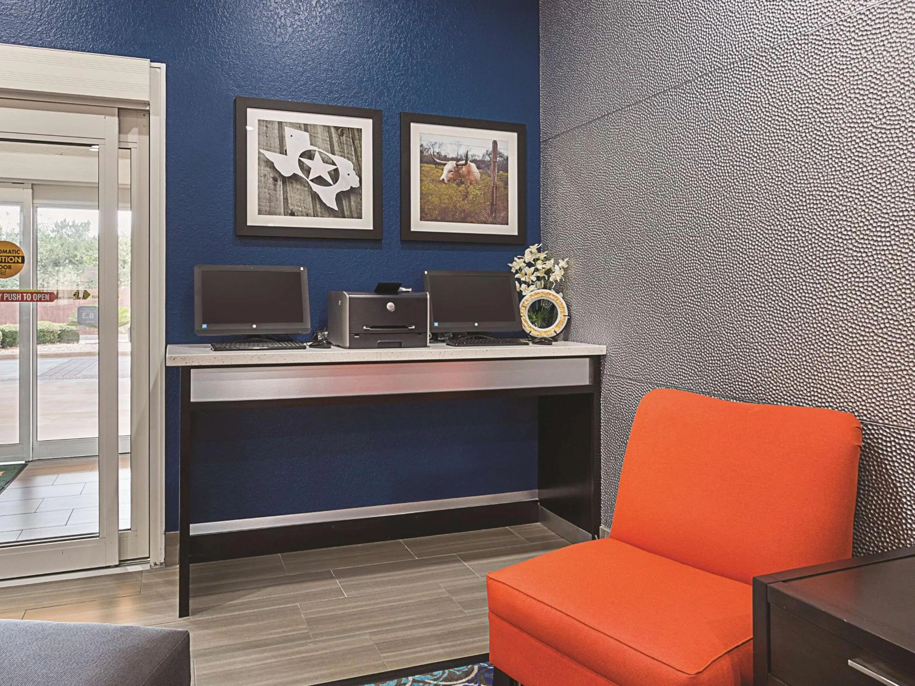 Business facilities in La Quinta by Wyndham San Antonio Northwest