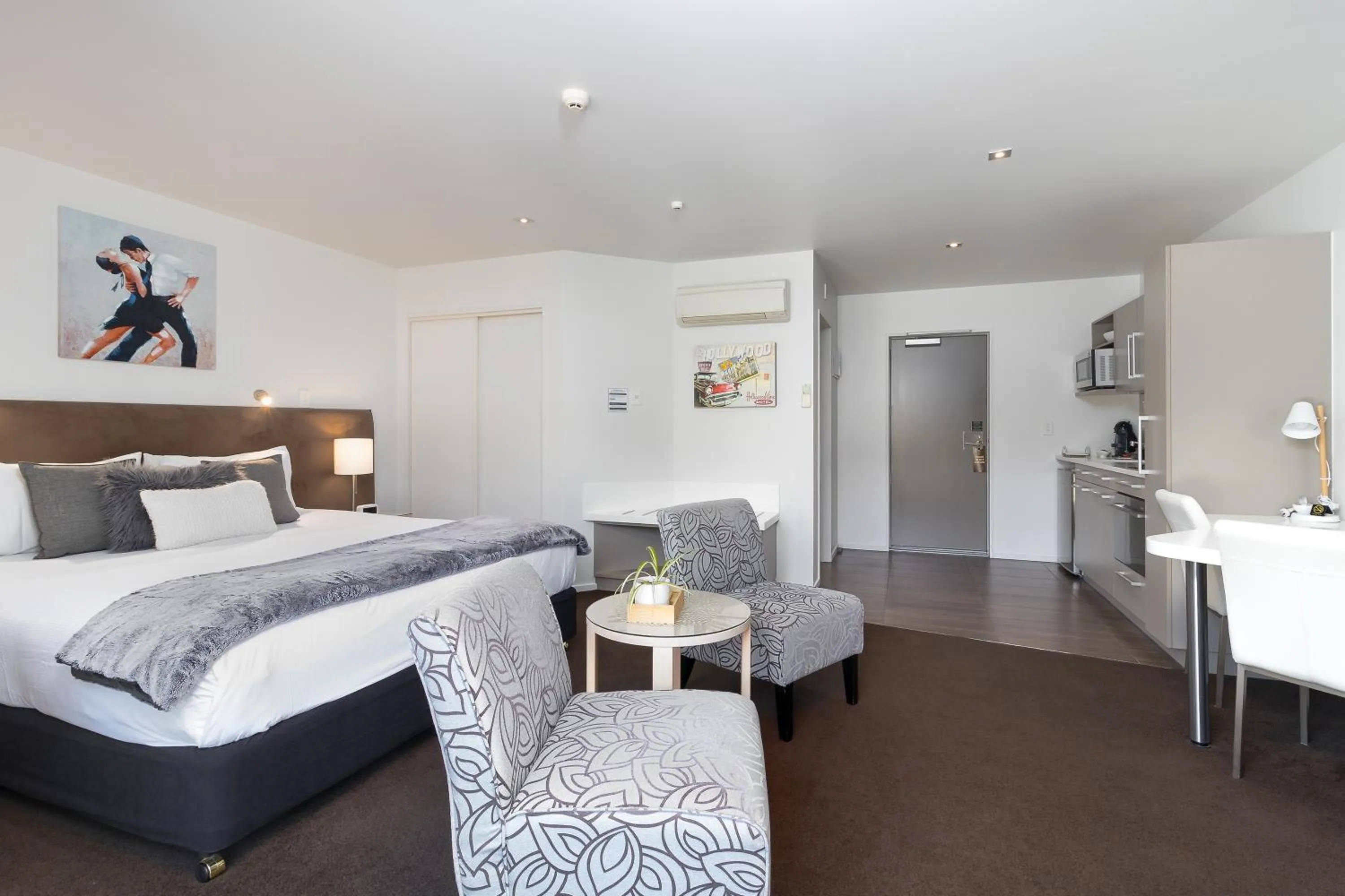 Photo of the whole room, Bed in Century Park