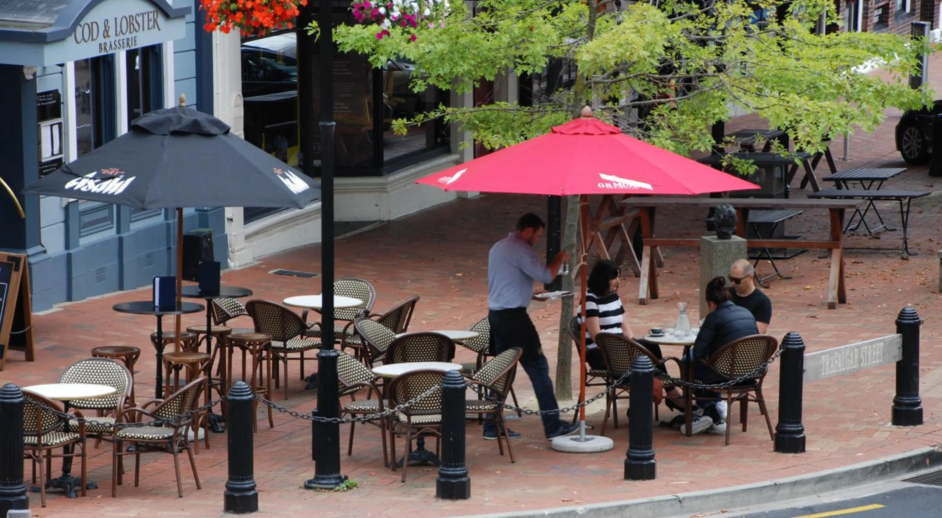 Restaurant/places to eat in Century Park