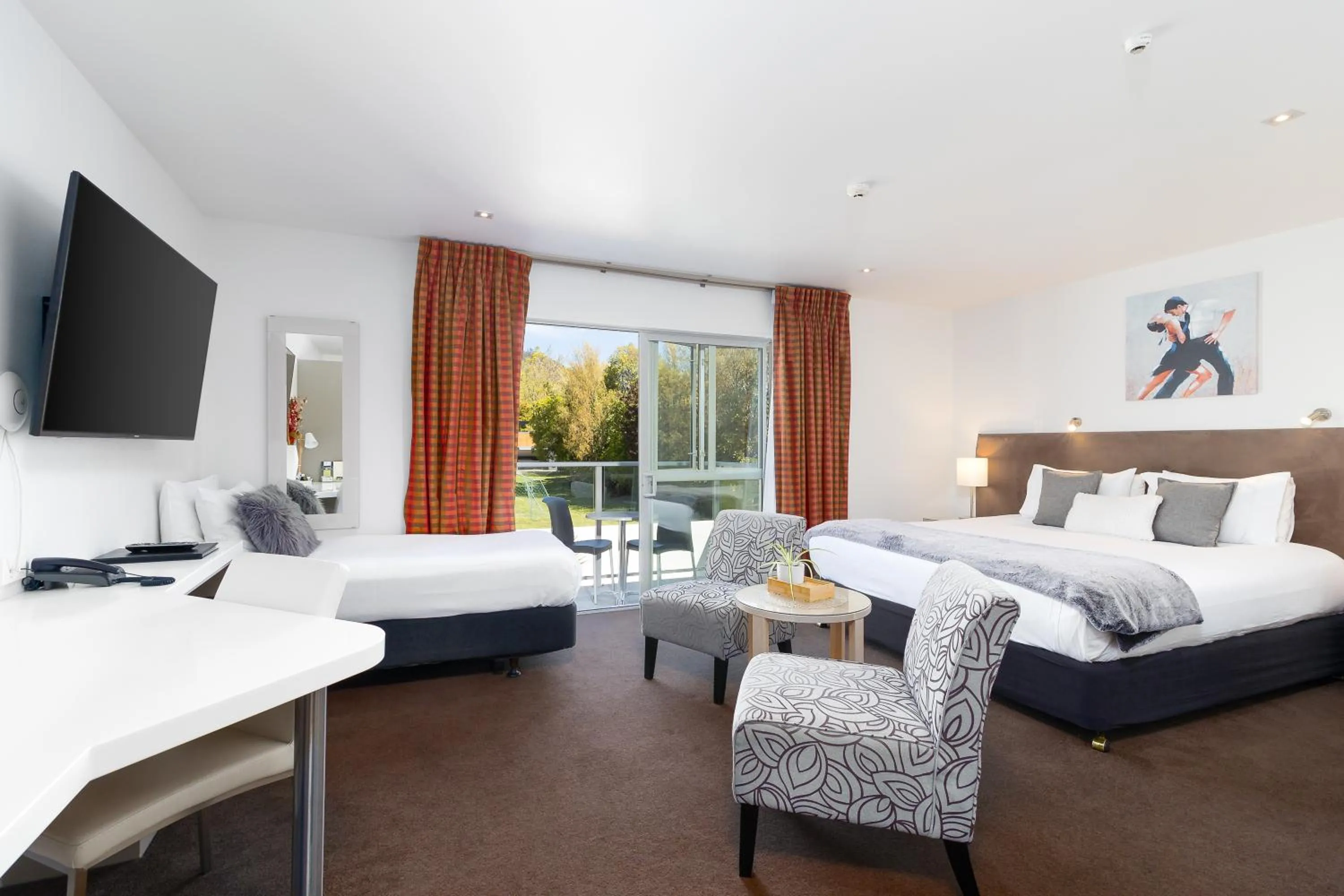 Photo of the whole room, Bed in Century Park