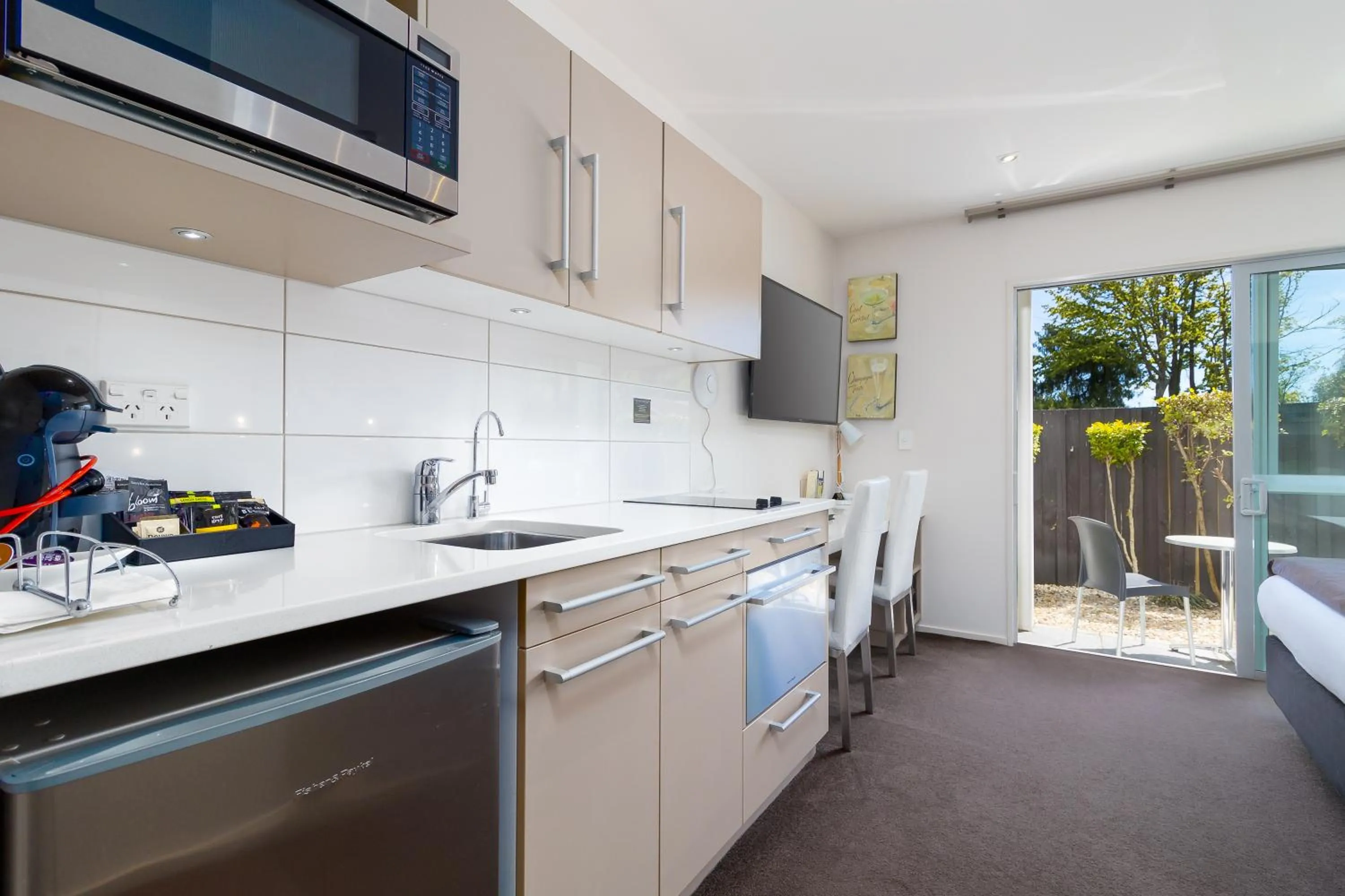 Kitchen or kitchenette in Century Park