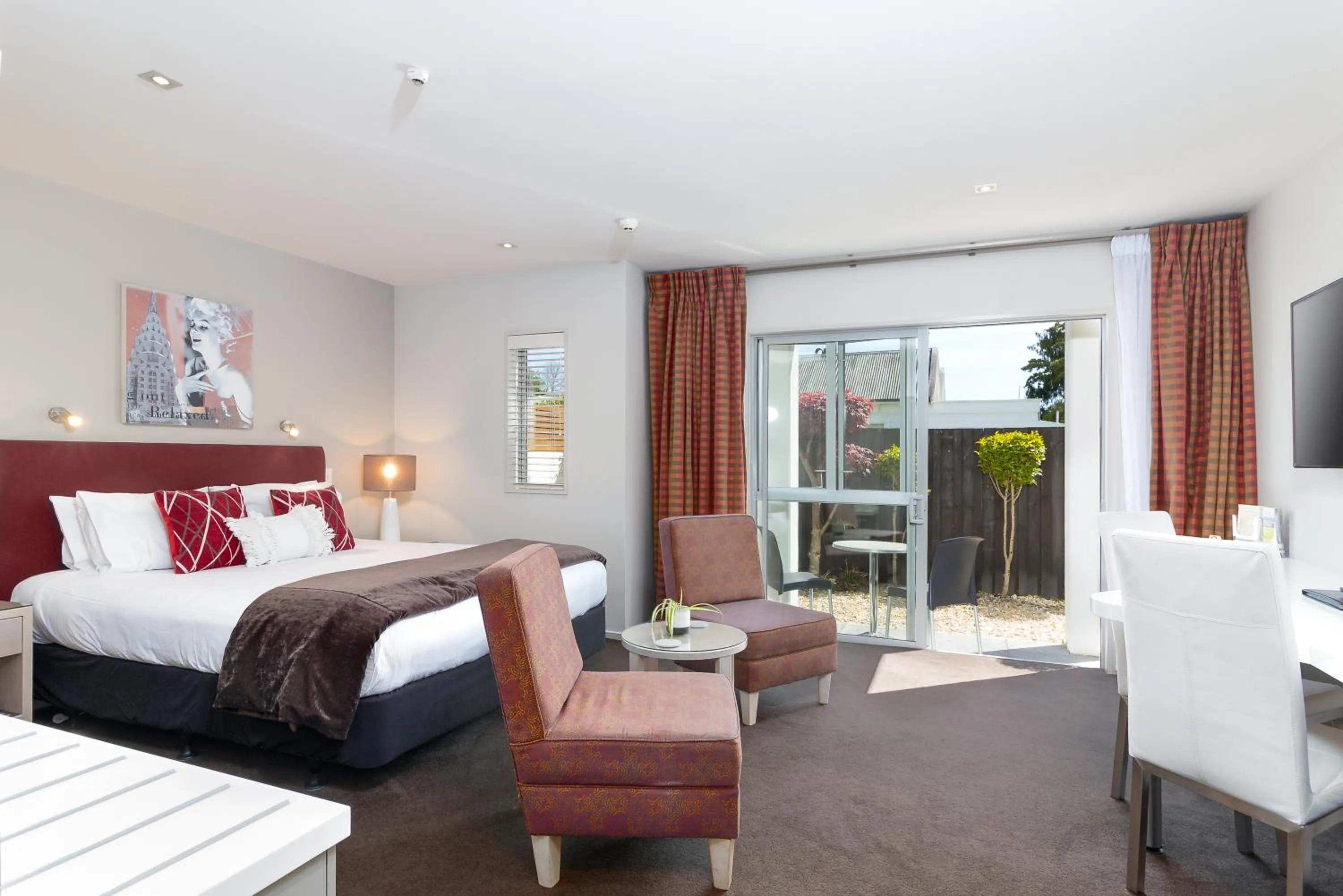 Photo of the whole room, Bed in Century Park