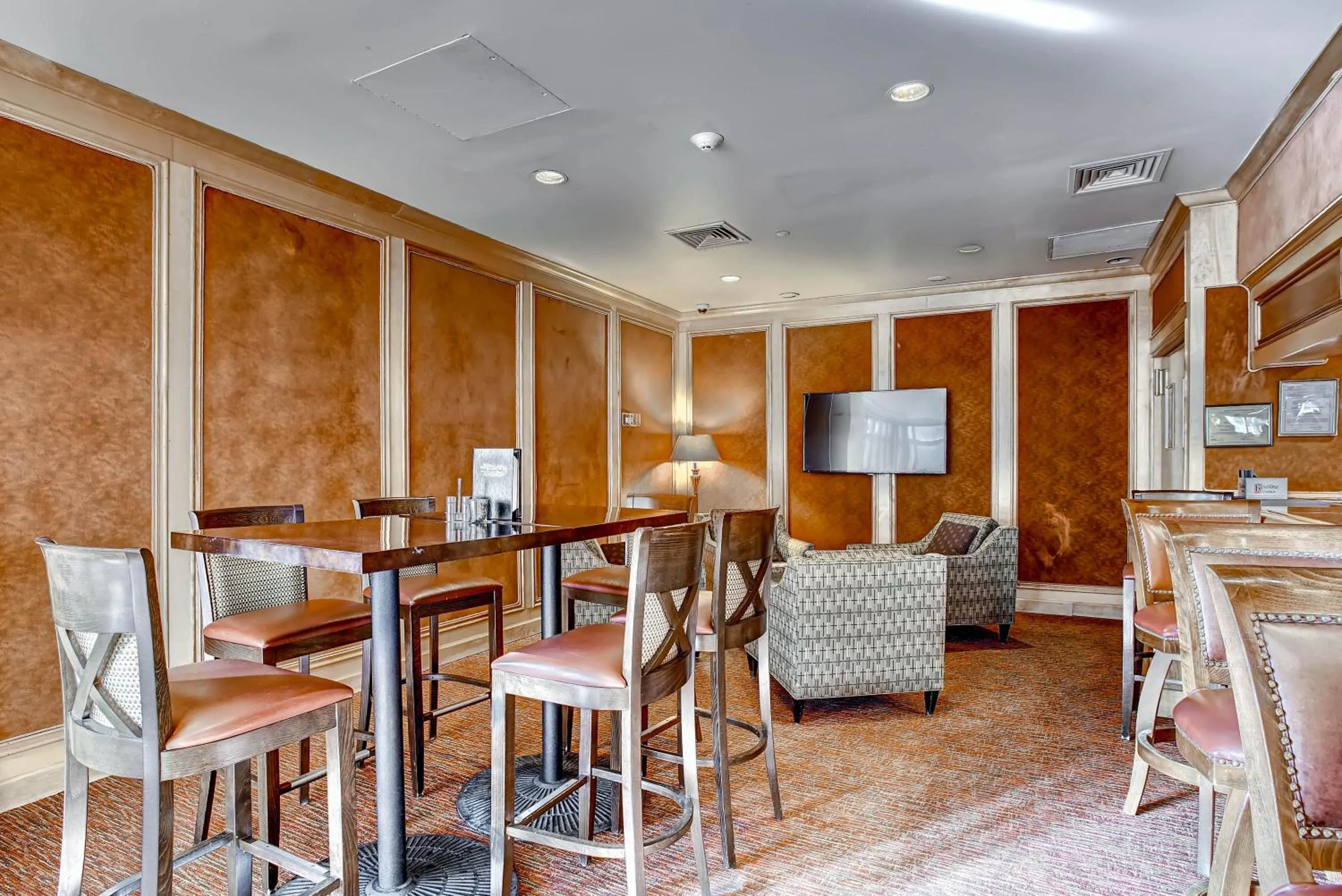 Lounge or bar in The Keystone Lodge and Spa by Keystone Resort