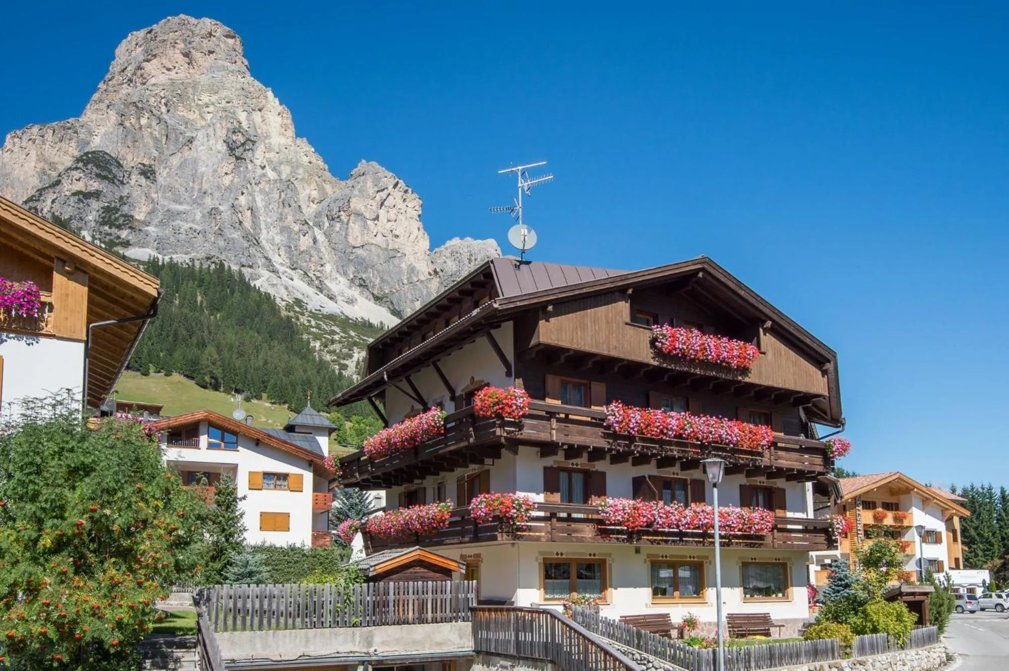 Property building in Garnì Piz da L'Ander