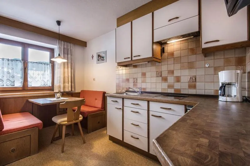 Kitchen or kitchenette in Garnì Piz da L'Ander