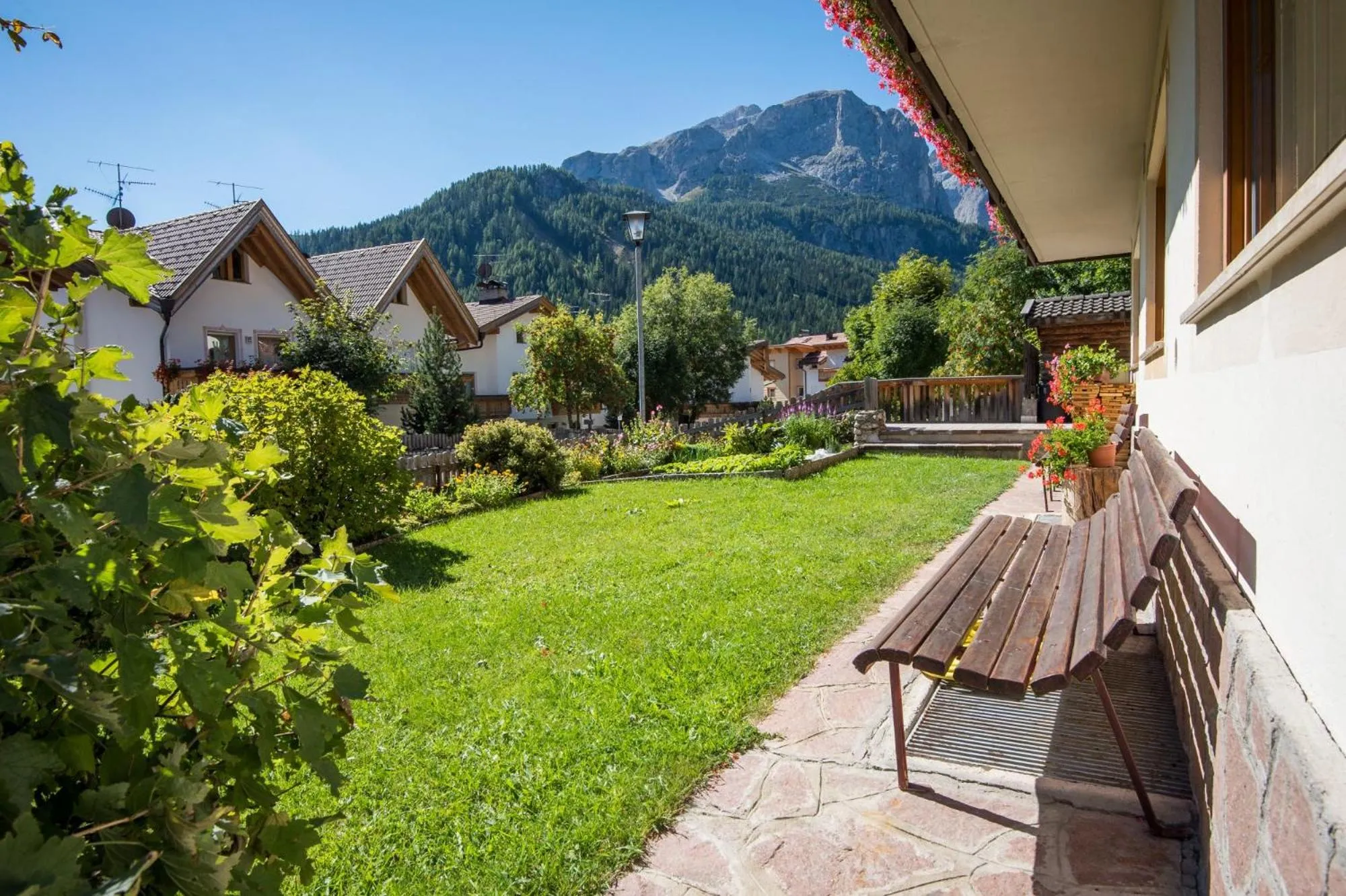 Garden in Garnì Piz da L'Ander