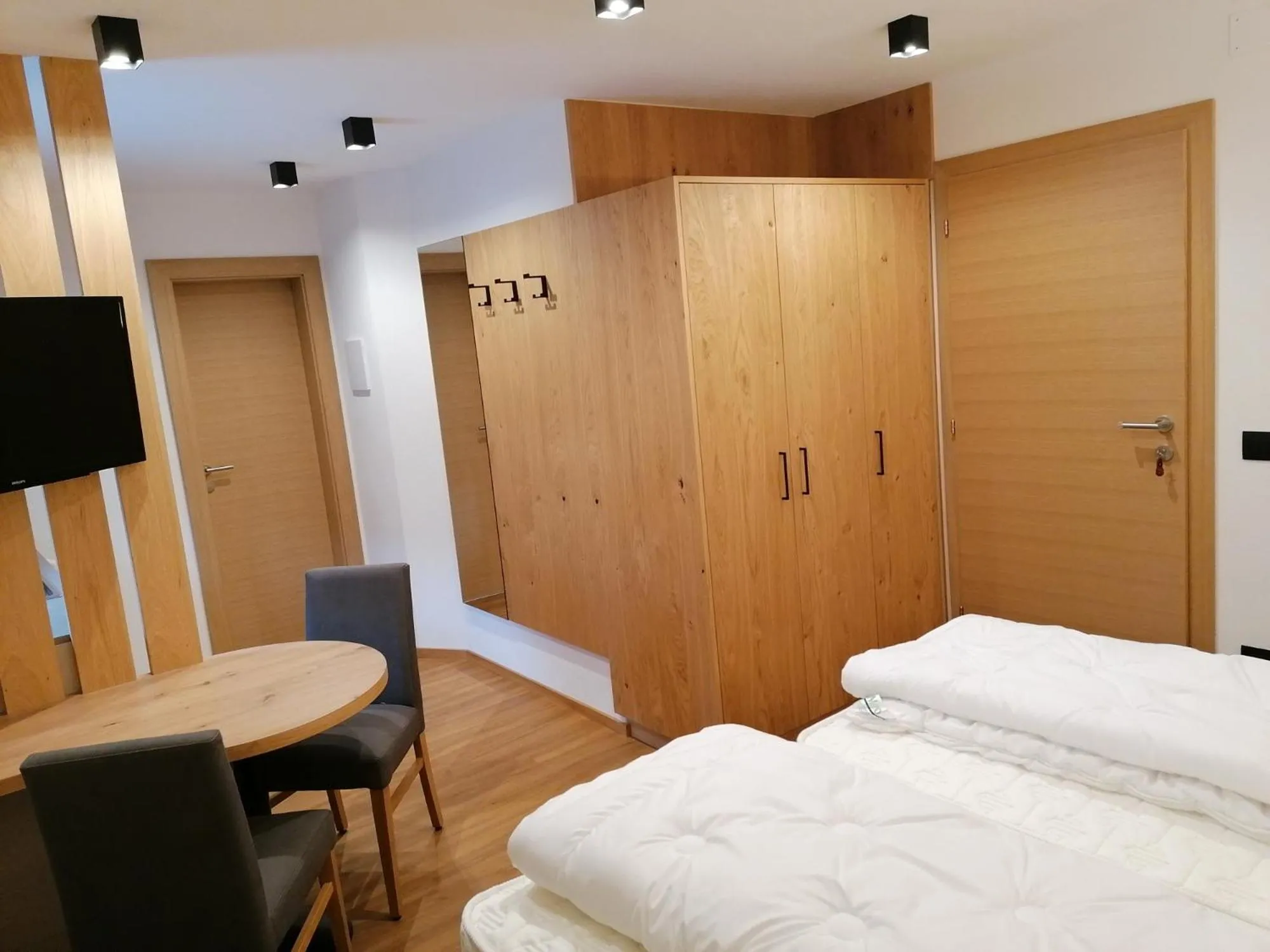 wardrobe, Bed in Garnì Piz da L'Ander