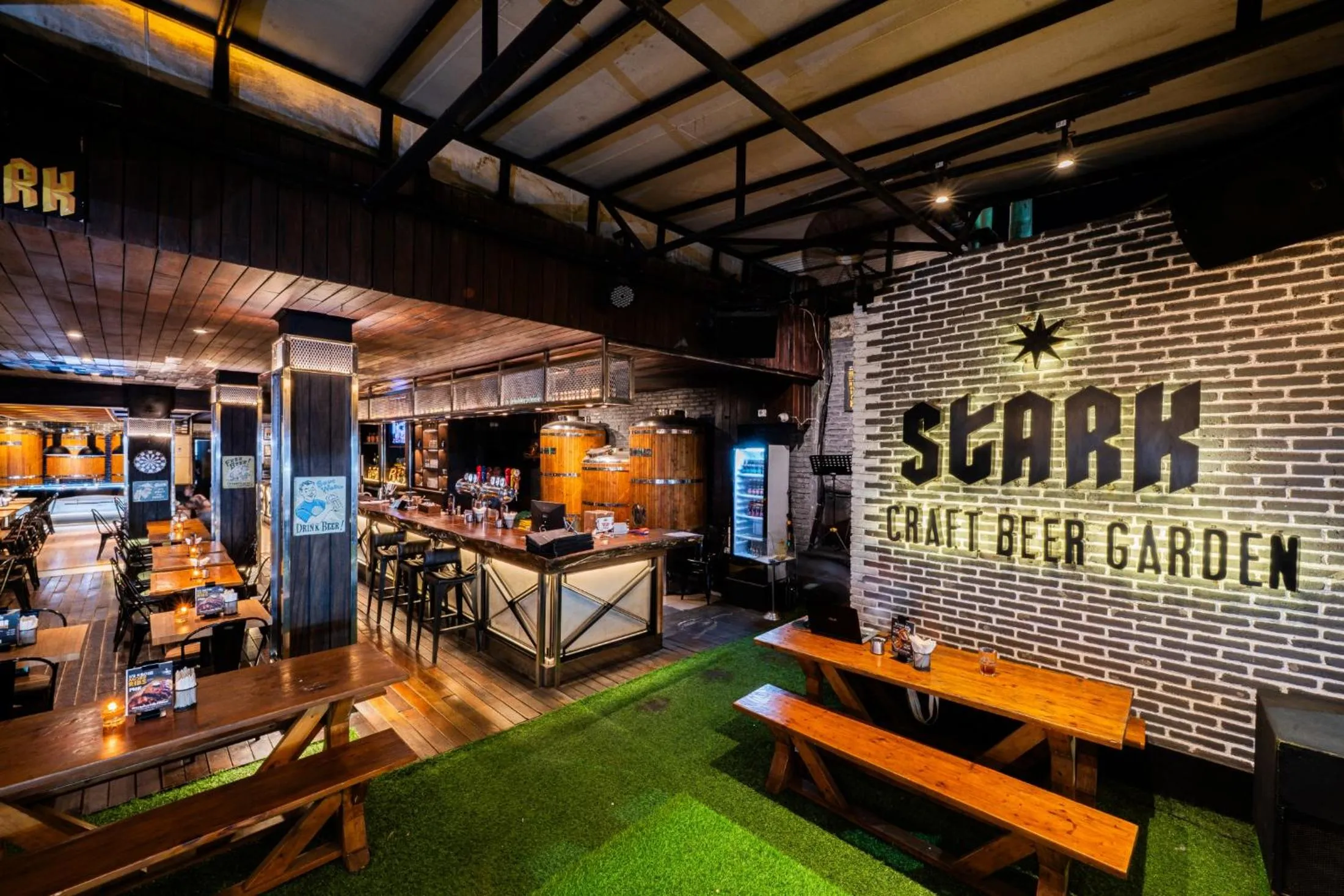 Restaurant/places to eat in Stark Boutique Hotel and Spa