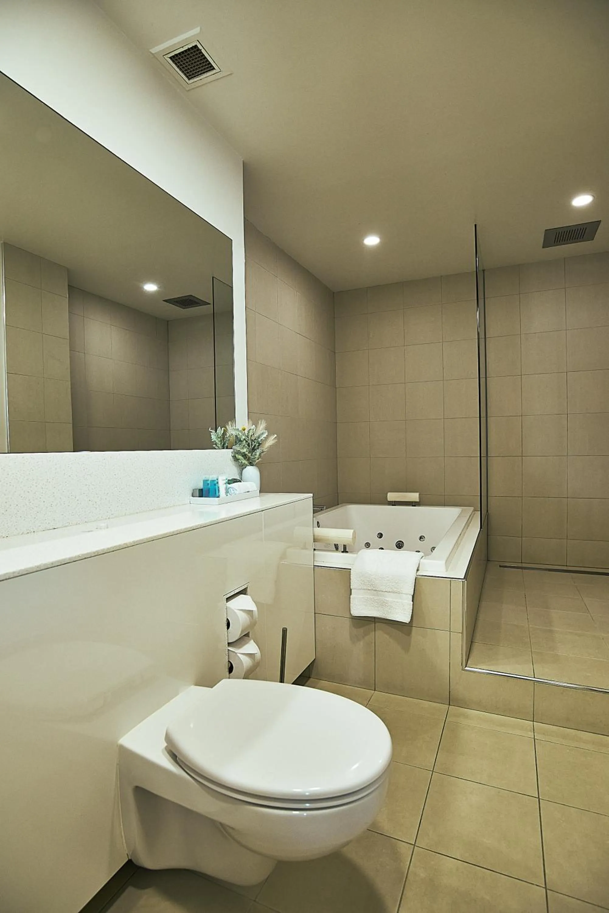 Bathroom in Salamanca Inn