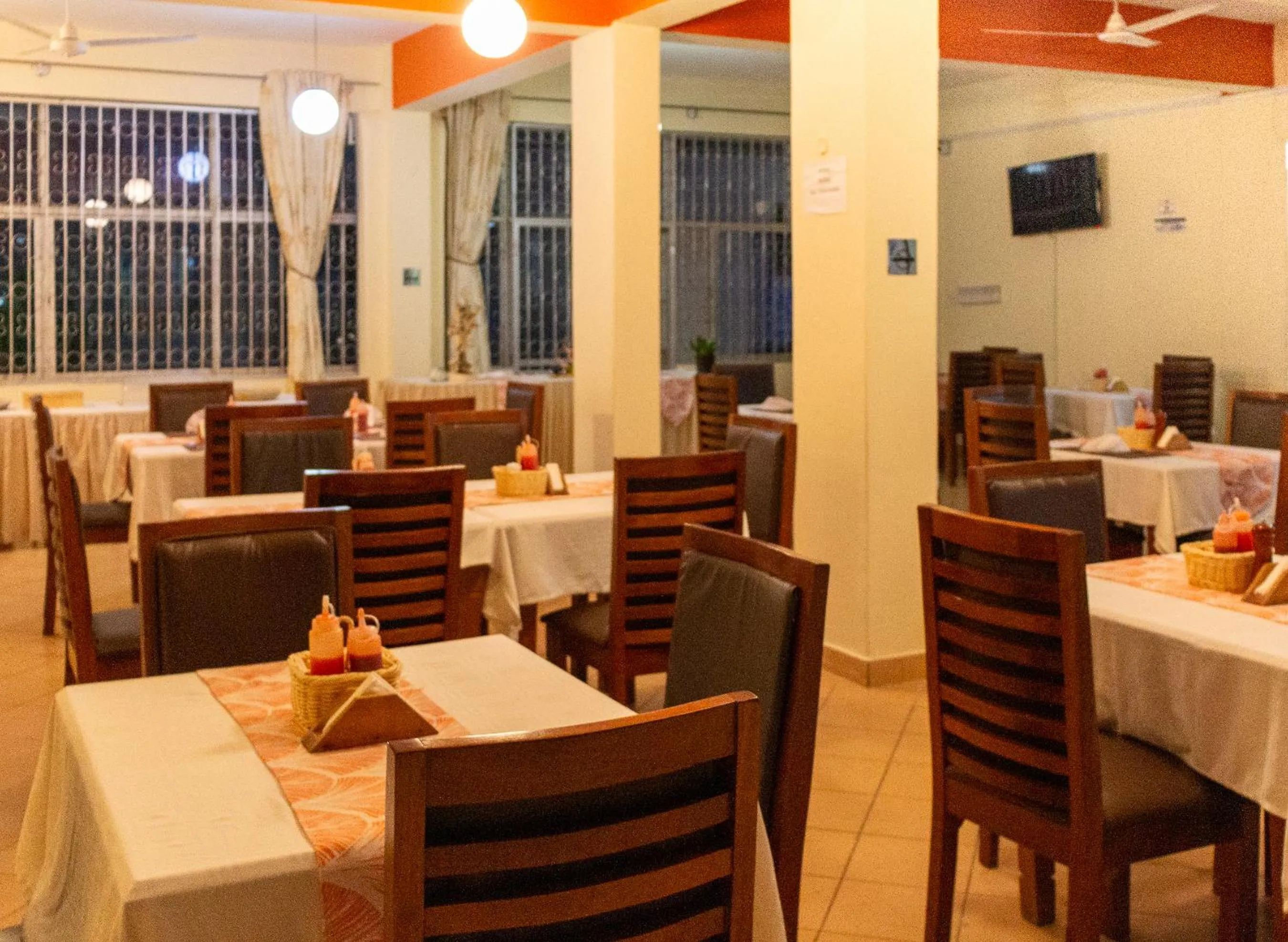 Restaurant/places to eat in Merry Villa Hotel & Apartments