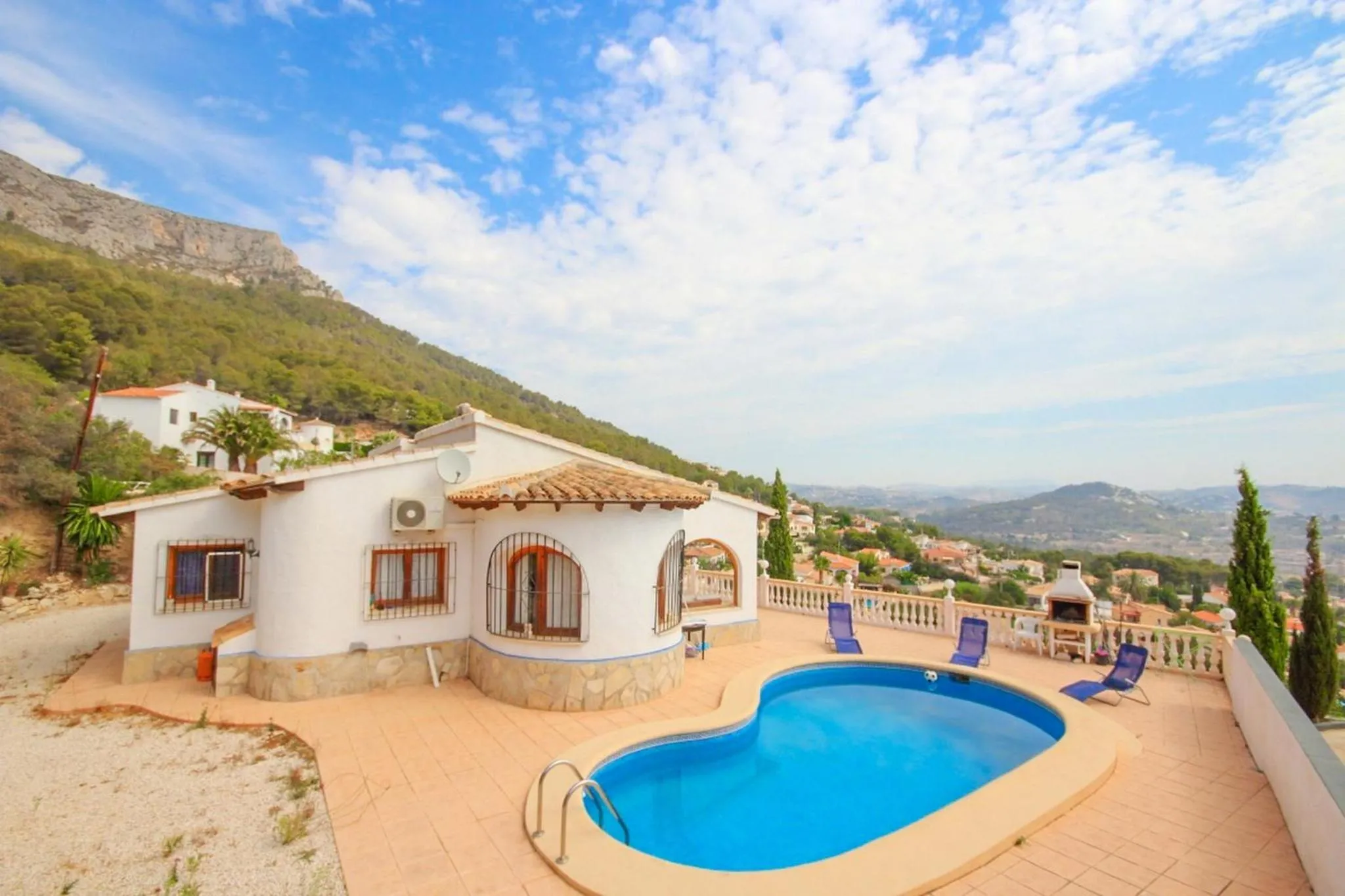 Property building in Villa Cucarres 0705