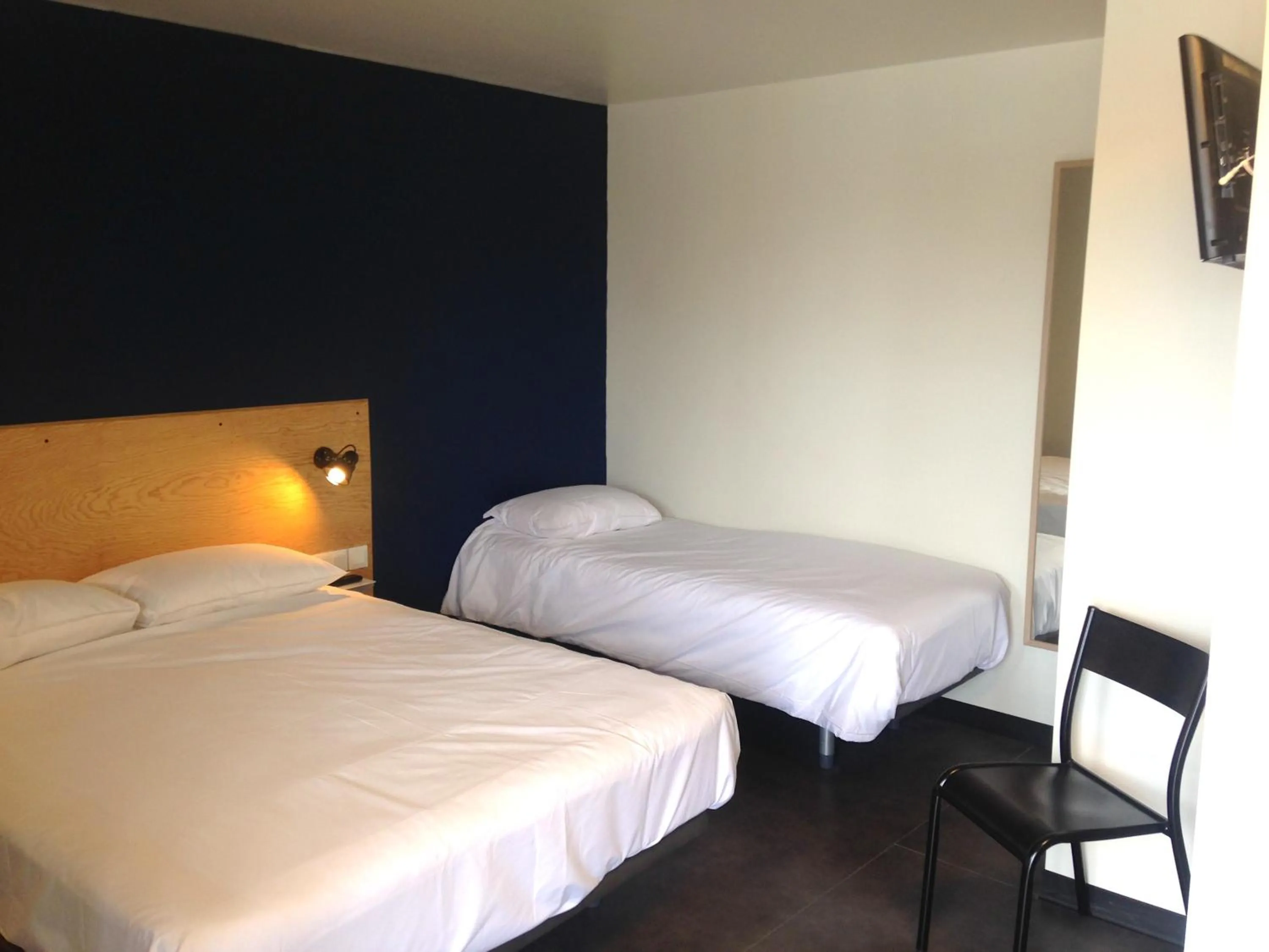 Bed in Eklo Hotels Lille