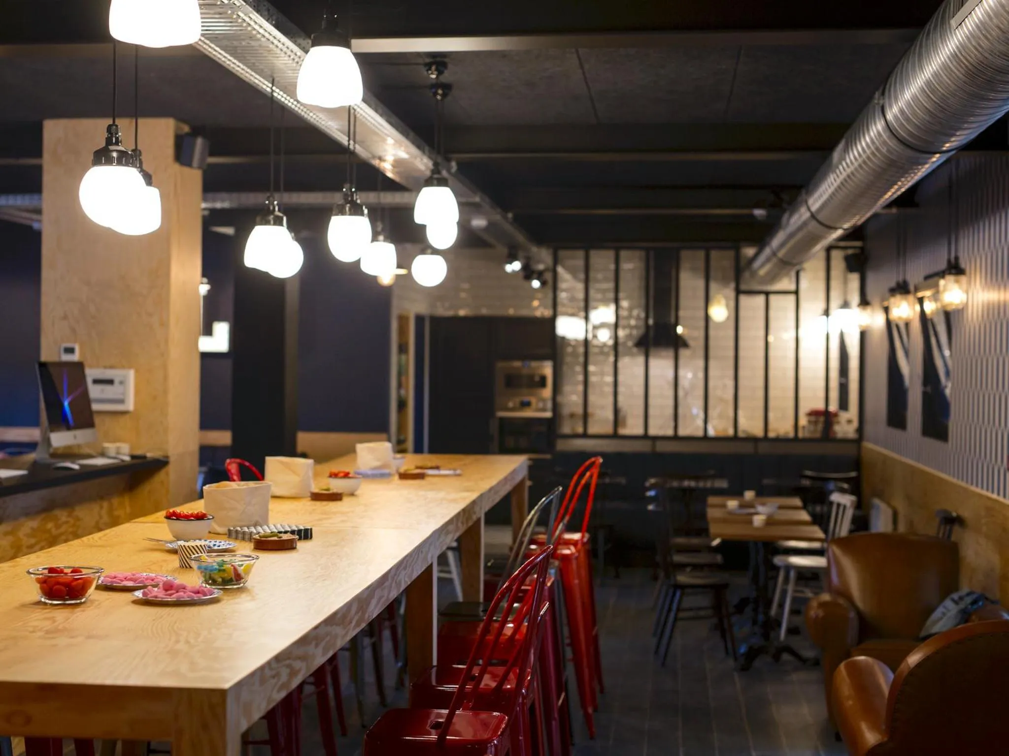 Restaurant/places to eat in Eklo Hotels Lille