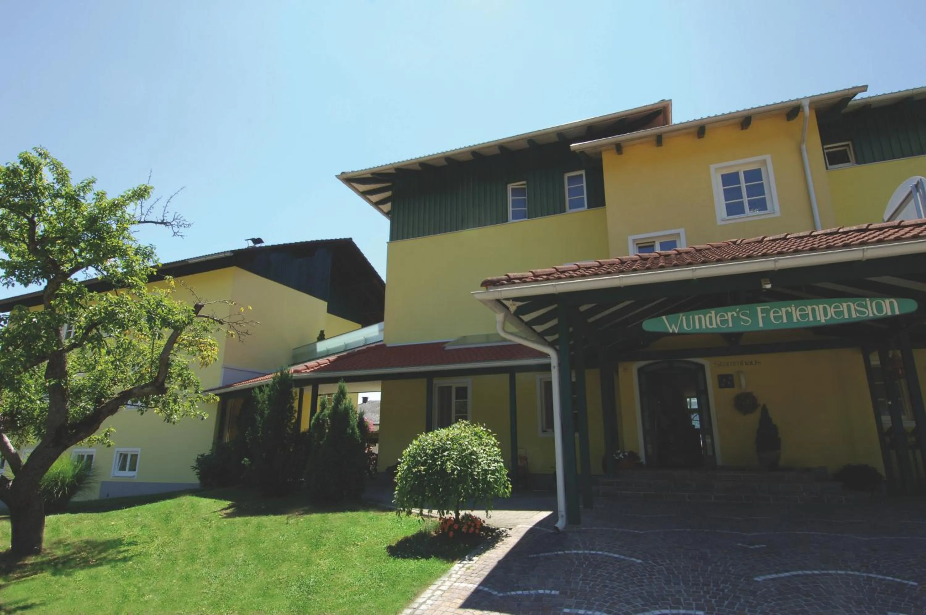 Facade/entrance in Die WUNDER s Ferienpension