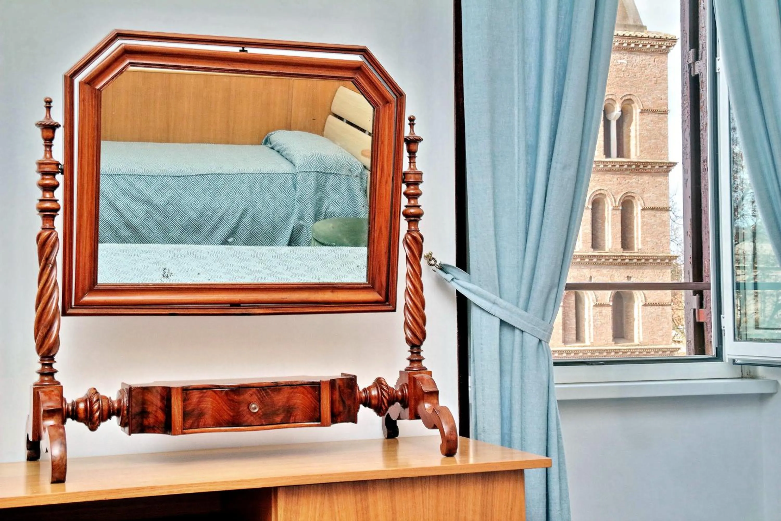 Day, Bed in Sonnino Suite