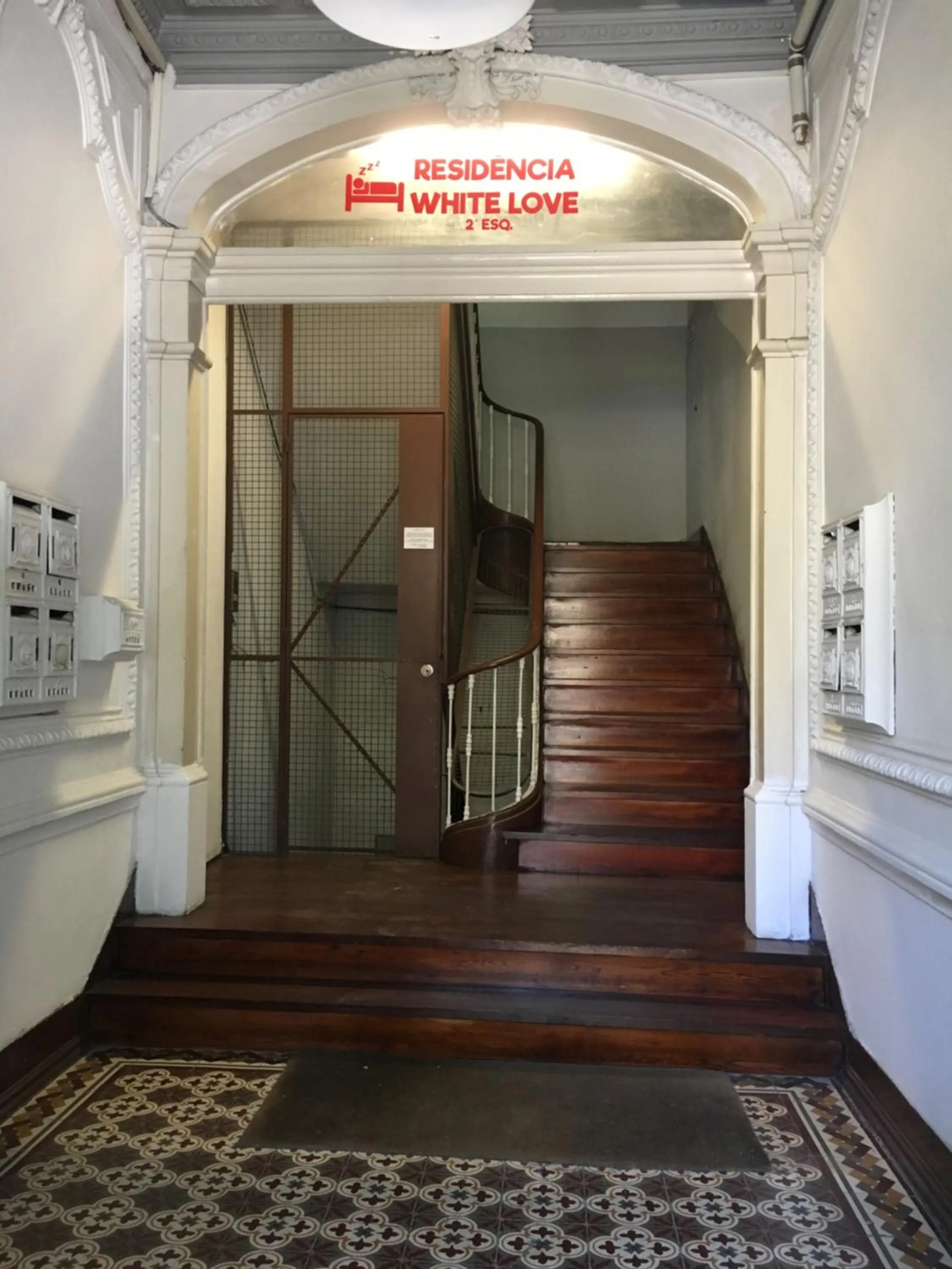 Facade/entrance in Residencia Whitelove