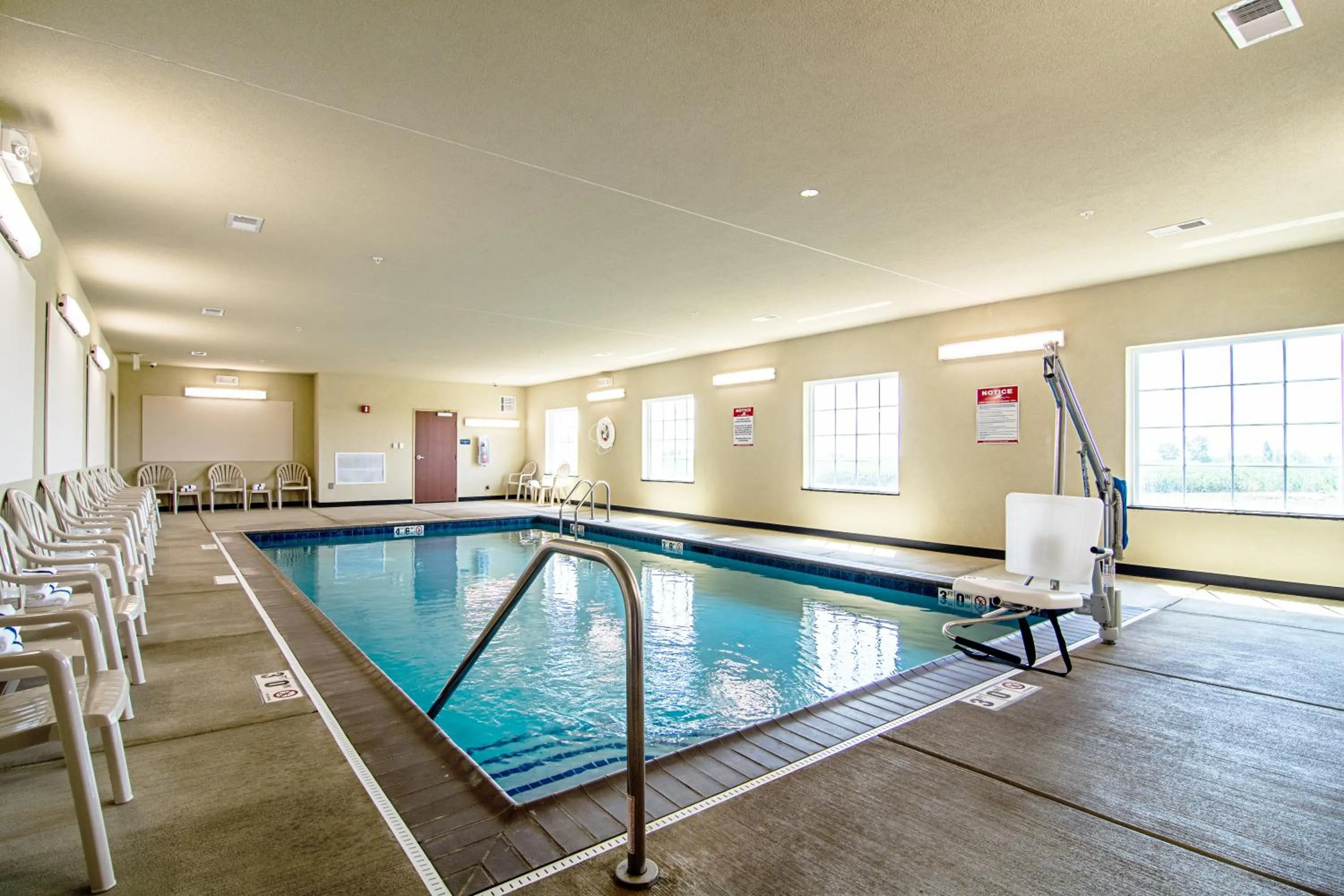Swimming pool in Cobblestone Hotel & Suites - Paxton