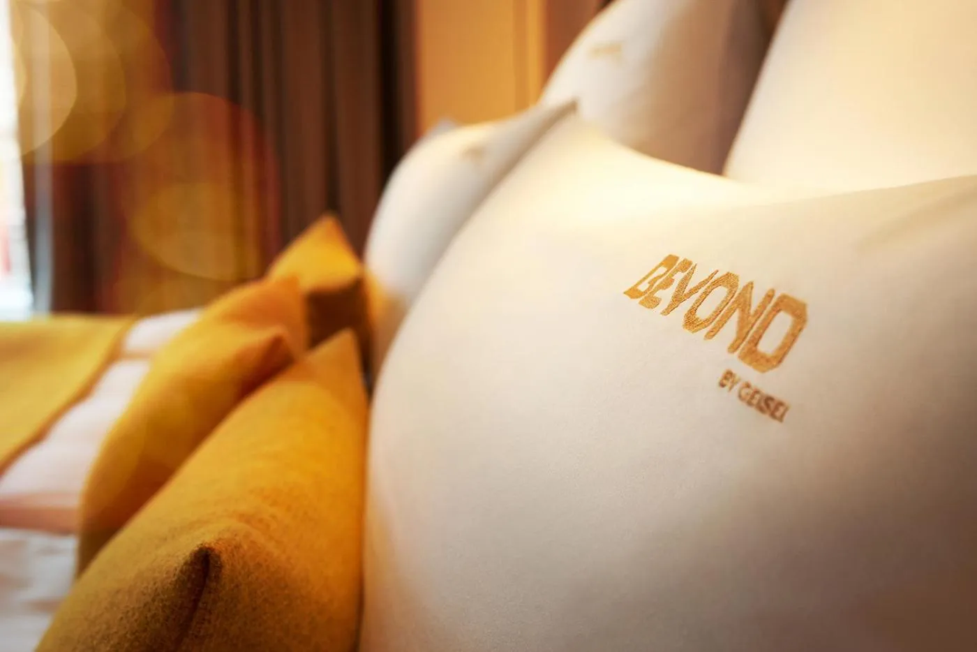 Decorative detail in BEYOND by Geisel