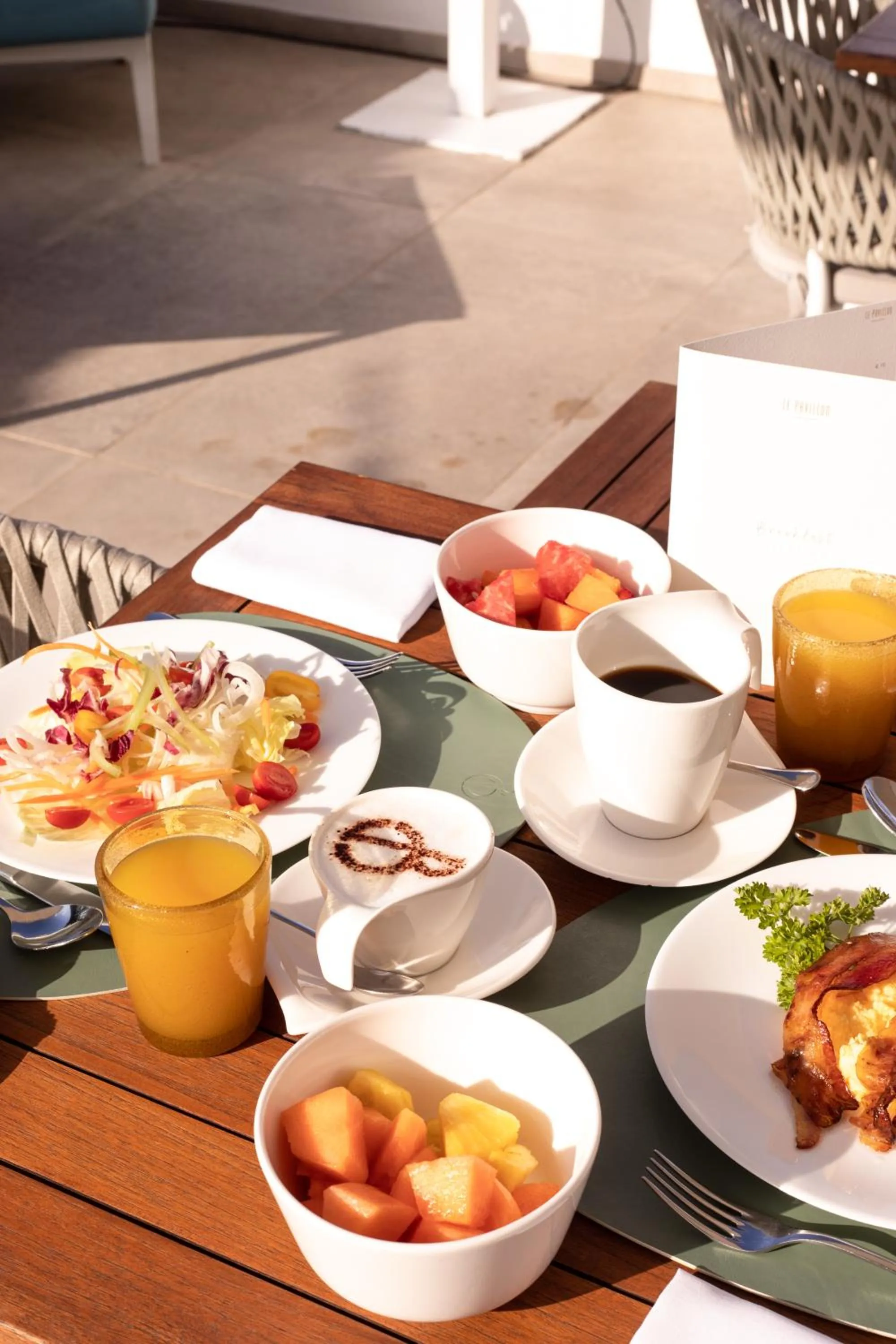 Breakfast in De Bonart Naples, Curio Collection By Hilton