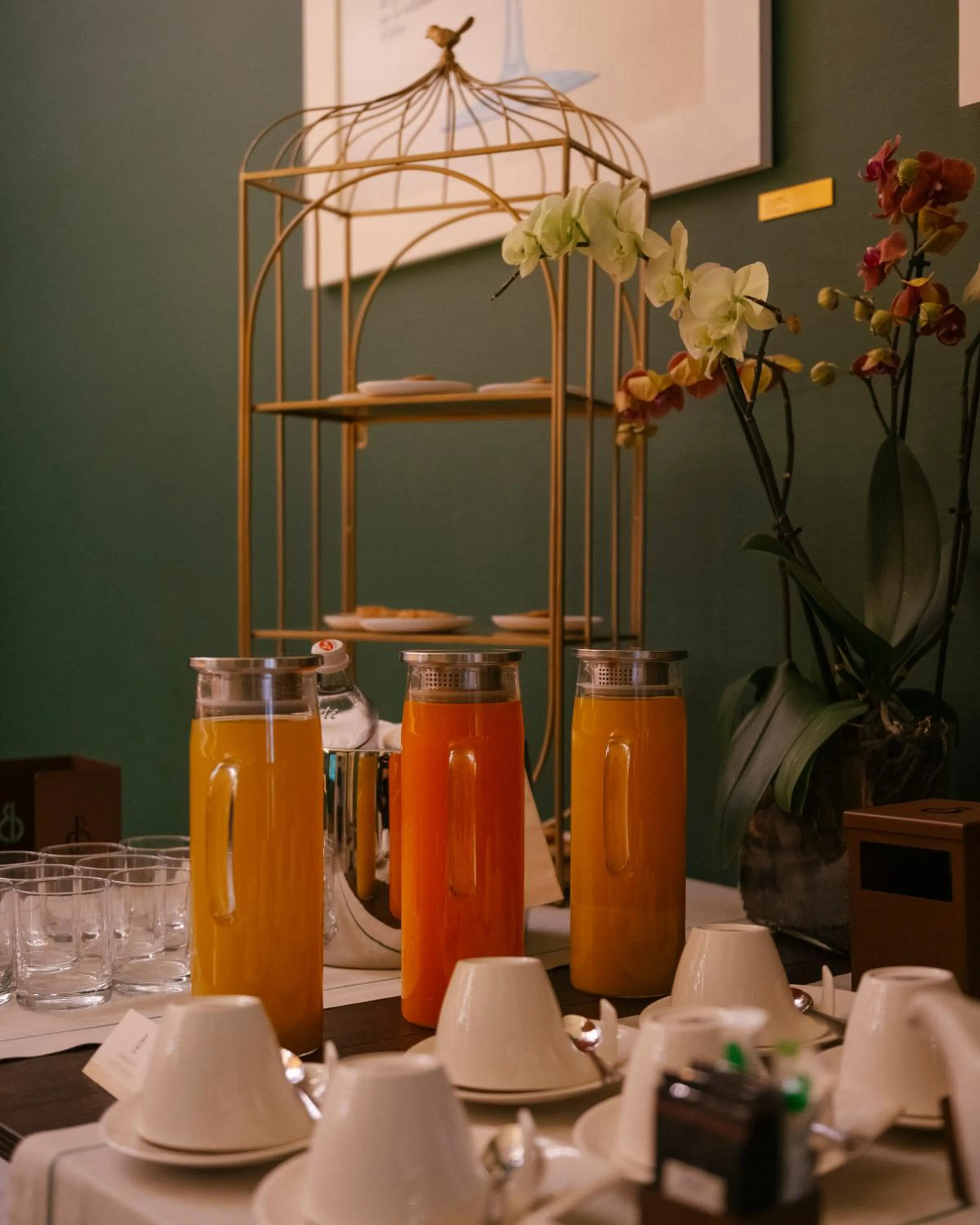 Lounge or bar in De Bonart Naples, Curio Collection By Hilton