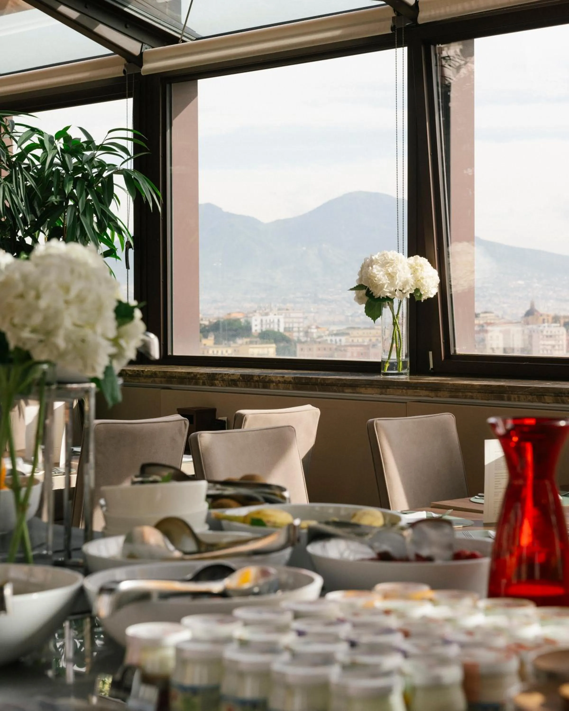 Breakfast in De Bonart Naples, Curio Collection By Hilton