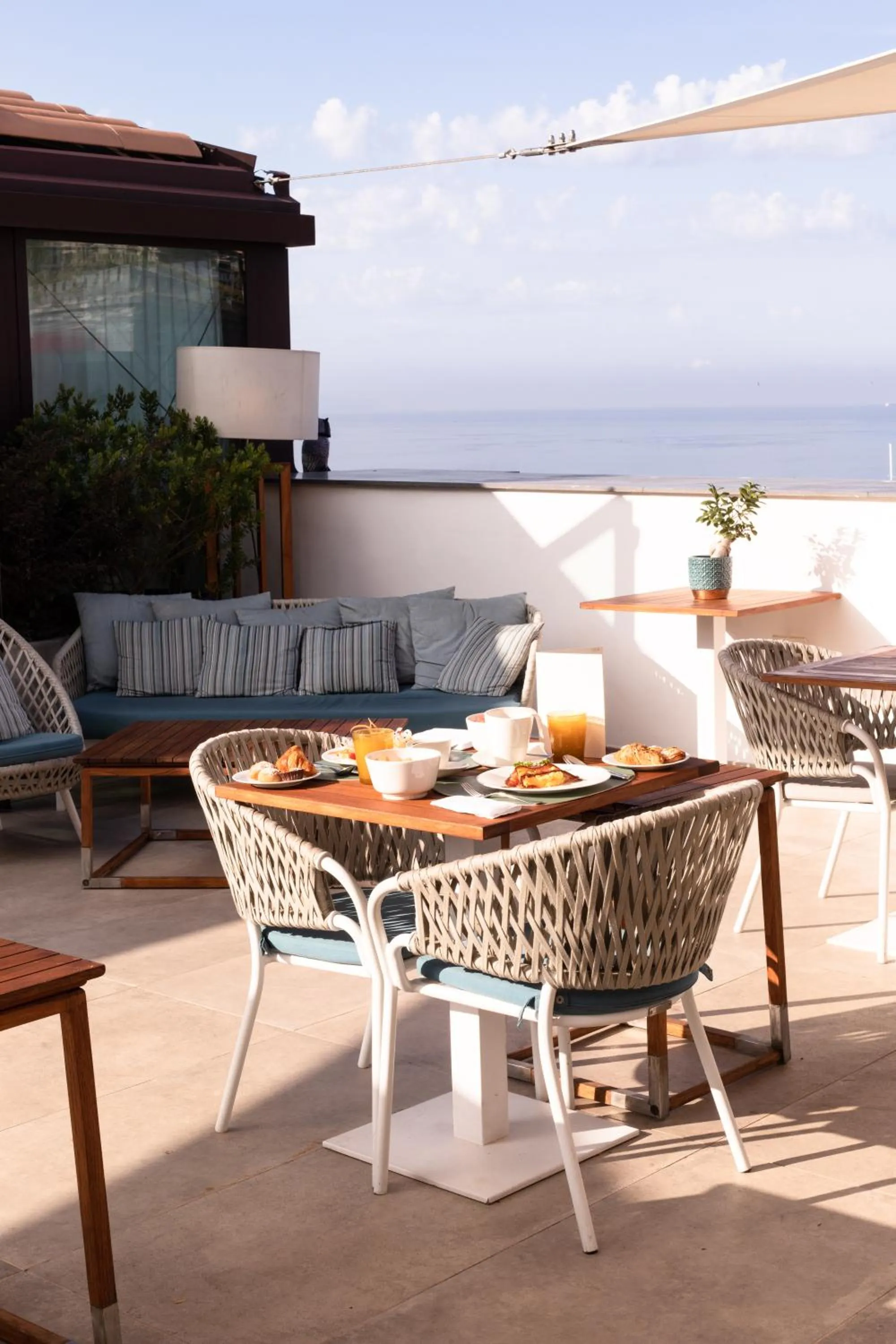 City view in De Bonart Naples, Curio Collection By Hilton