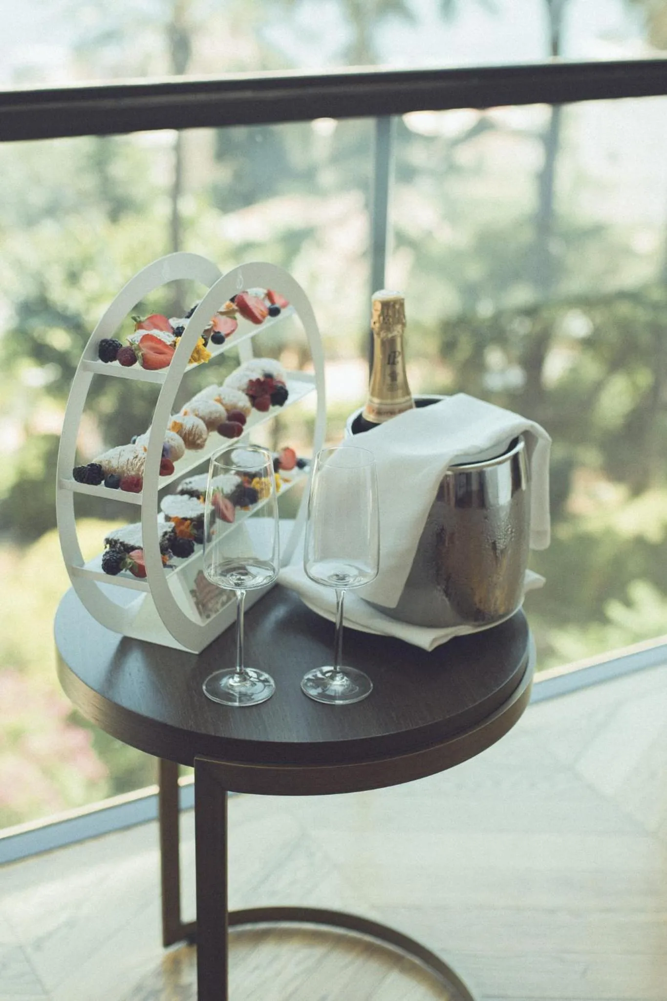 Restaurant/places to eat in De Bonart Naples, Curio Collection By Hilton