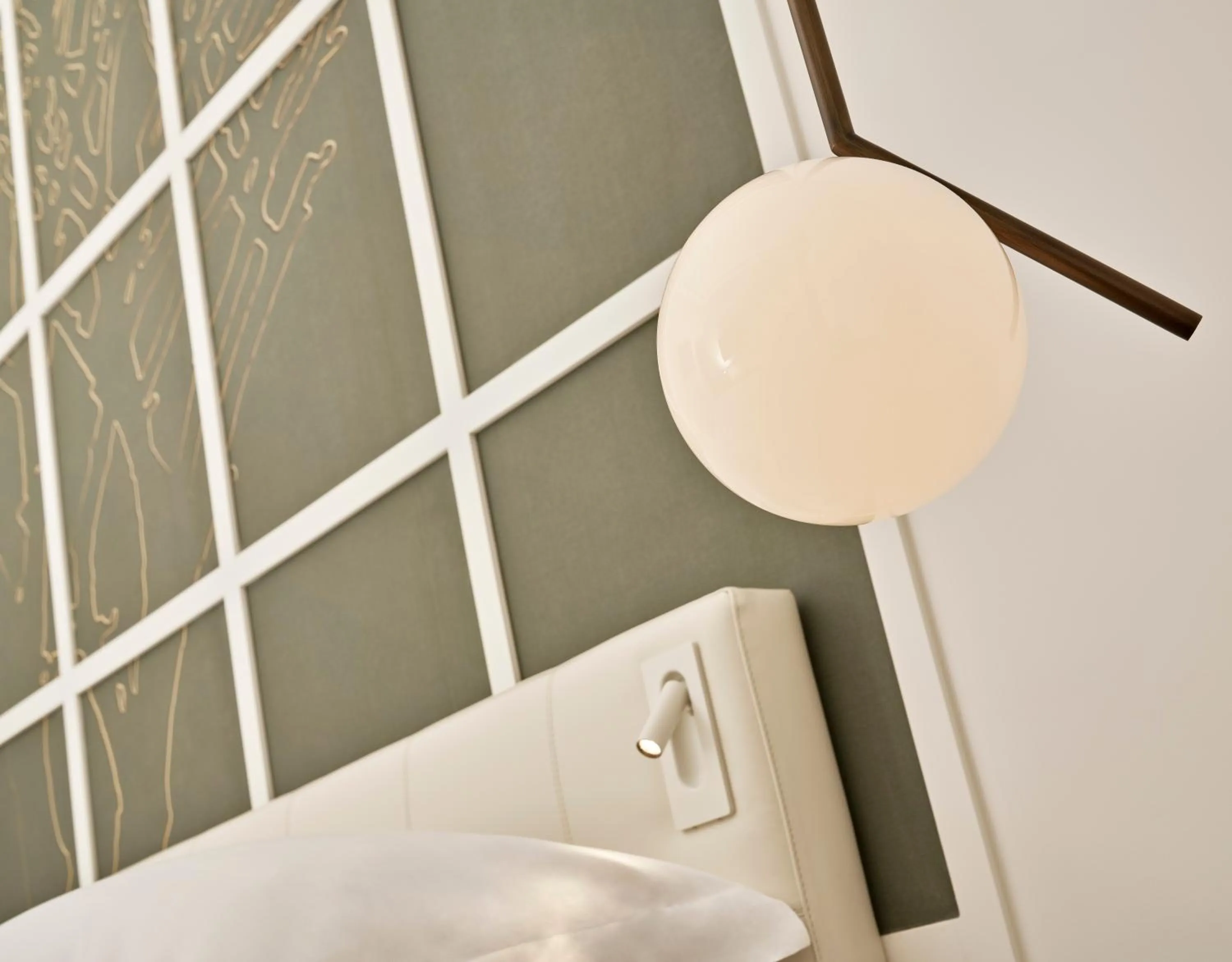 Bathroom in De Bonart Naples, Curio Collection By Hilton