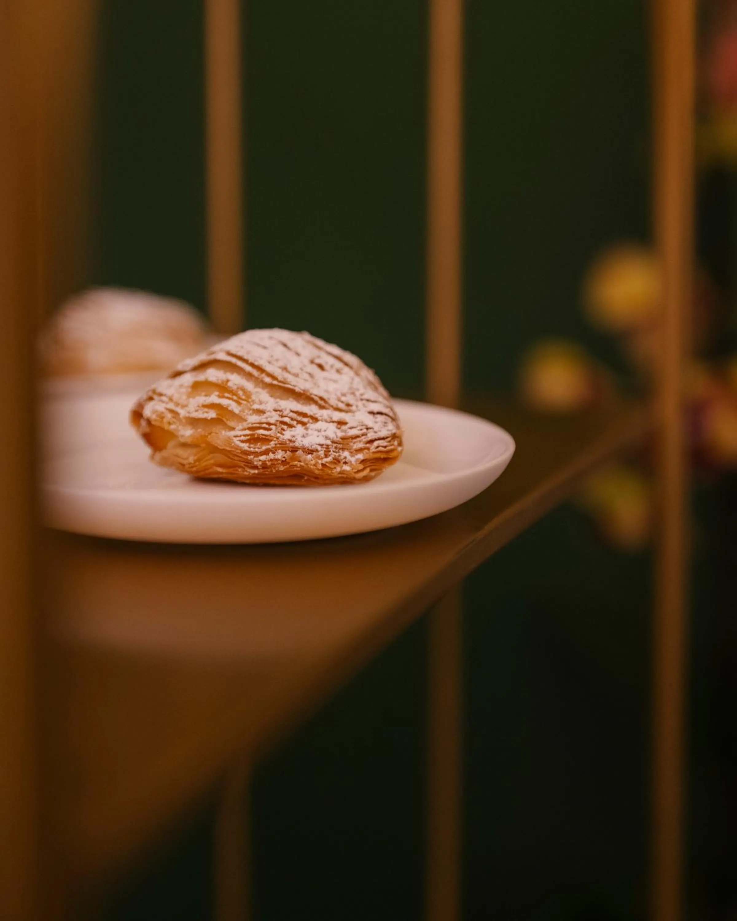 Lounge or bar in De Bonart Naples, Curio Collection By Hilton