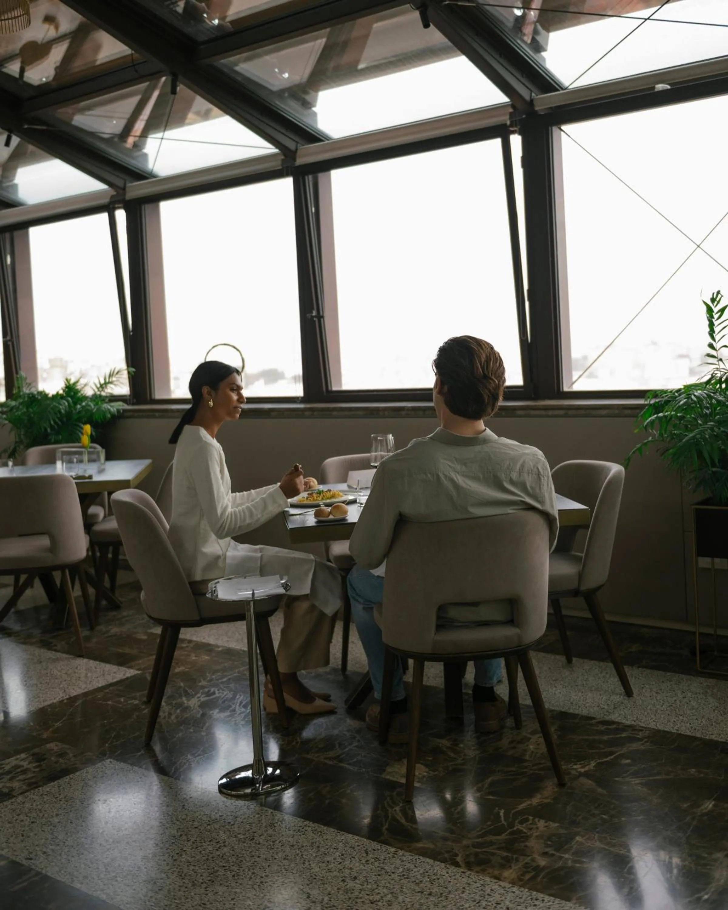 Restaurant/places to eat in De Bonart Naples, Curio Collection By Hilton