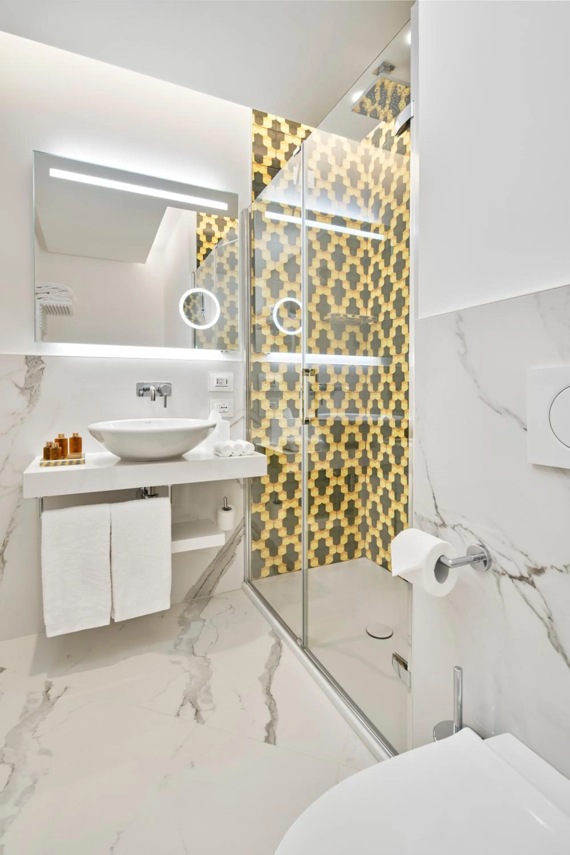 Bathroom in De Bonart Naples, Curio Collection By Hilton