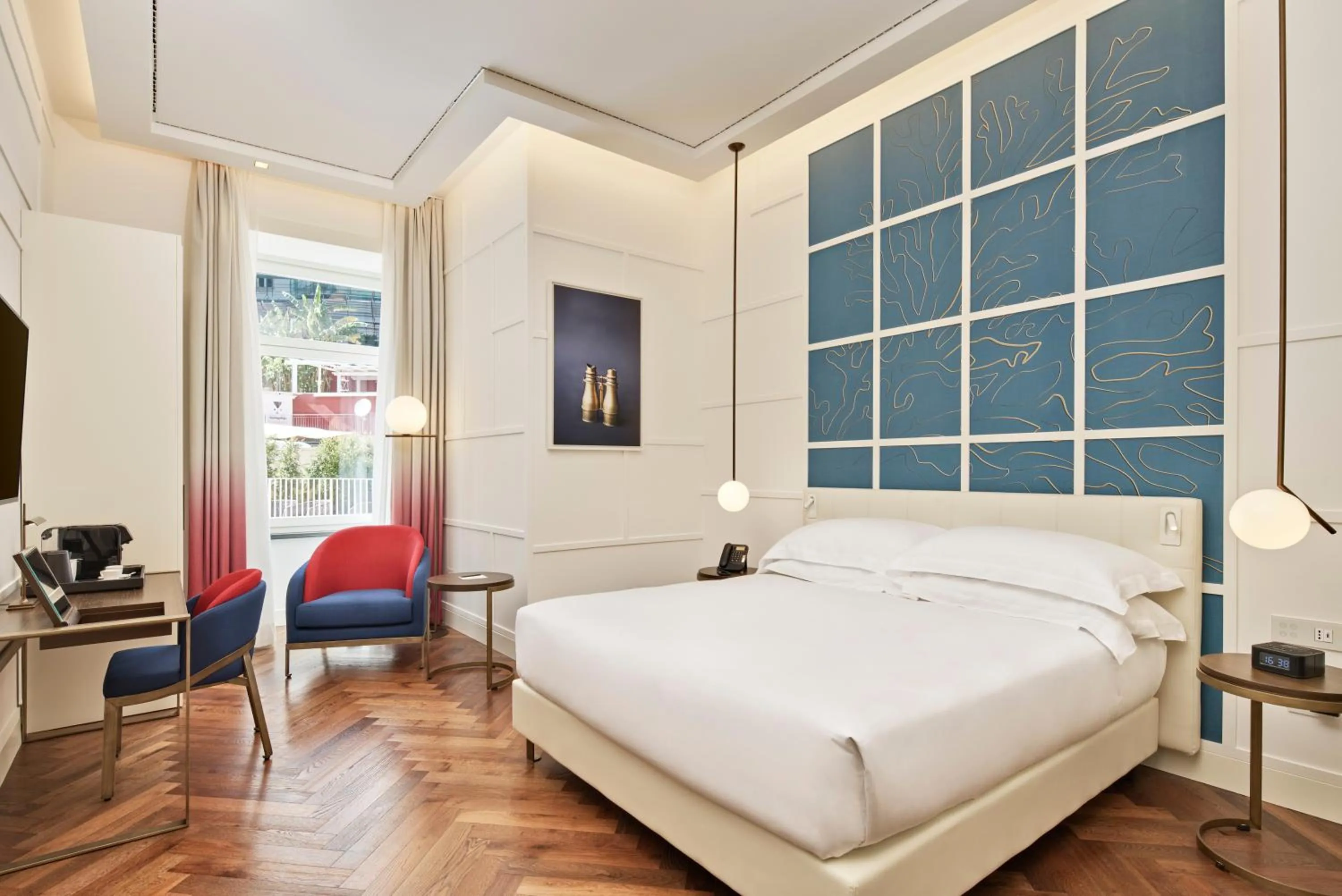 Bedroom, Bed in De Bonart Naples, Curio Collection By Hilton