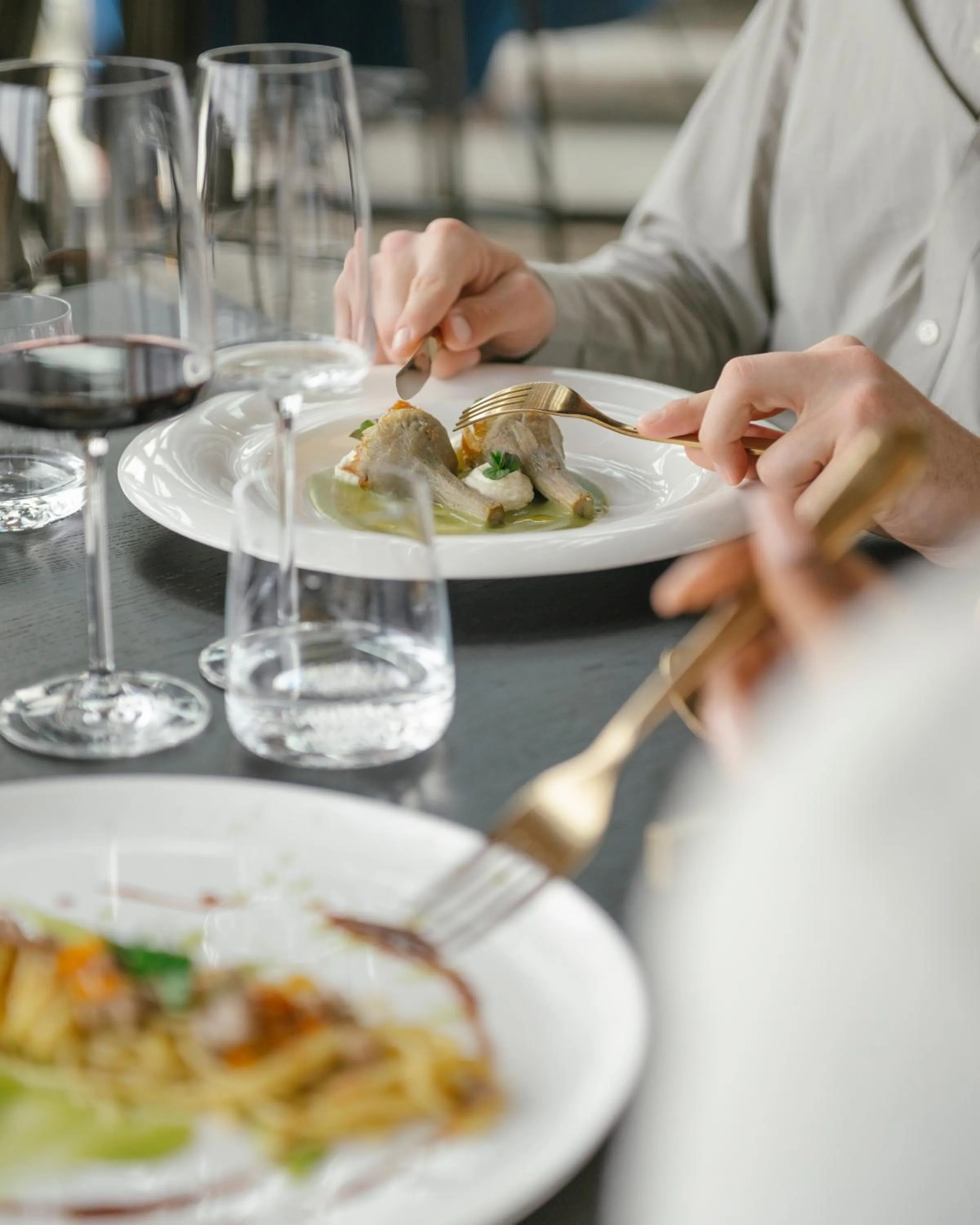 Restaurant/places to eat in De Bonart Naples, Curio Collection By Hilton