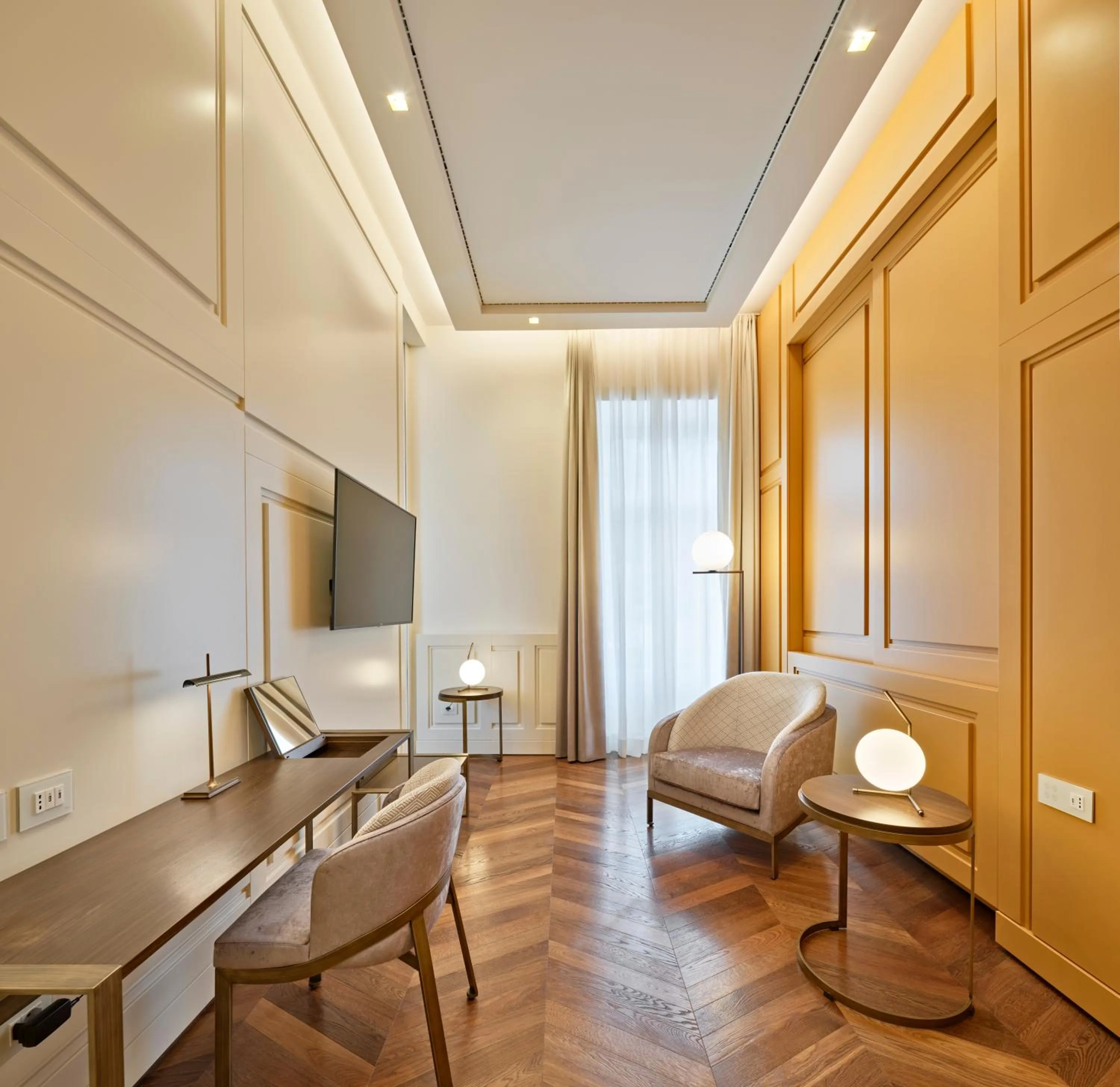 Bedroom, Bed in De Bonart Naples, Curio Collection By Hilton